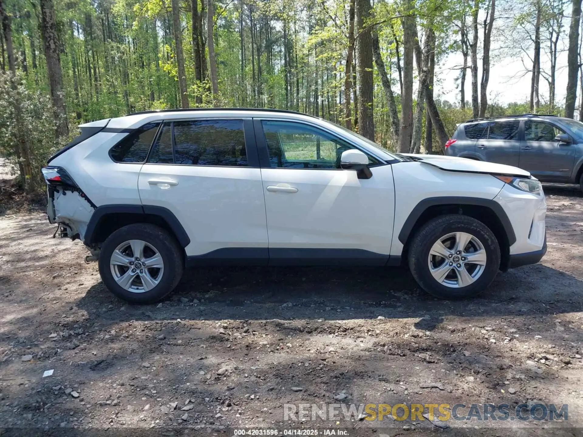 14 Photograph of a damaged car 2T3W1RFV5MW118836 TOYOTA RAV4 2021