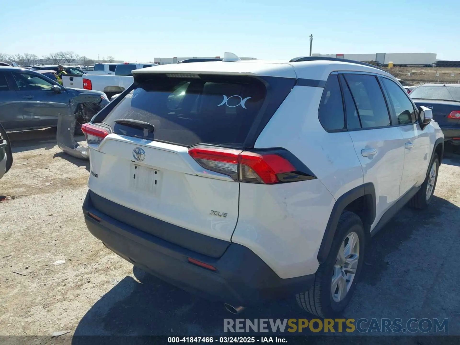 4 Photograph of a damaged car 2T3W1RFV5MW134986 TOYOTA RAV4 2021
