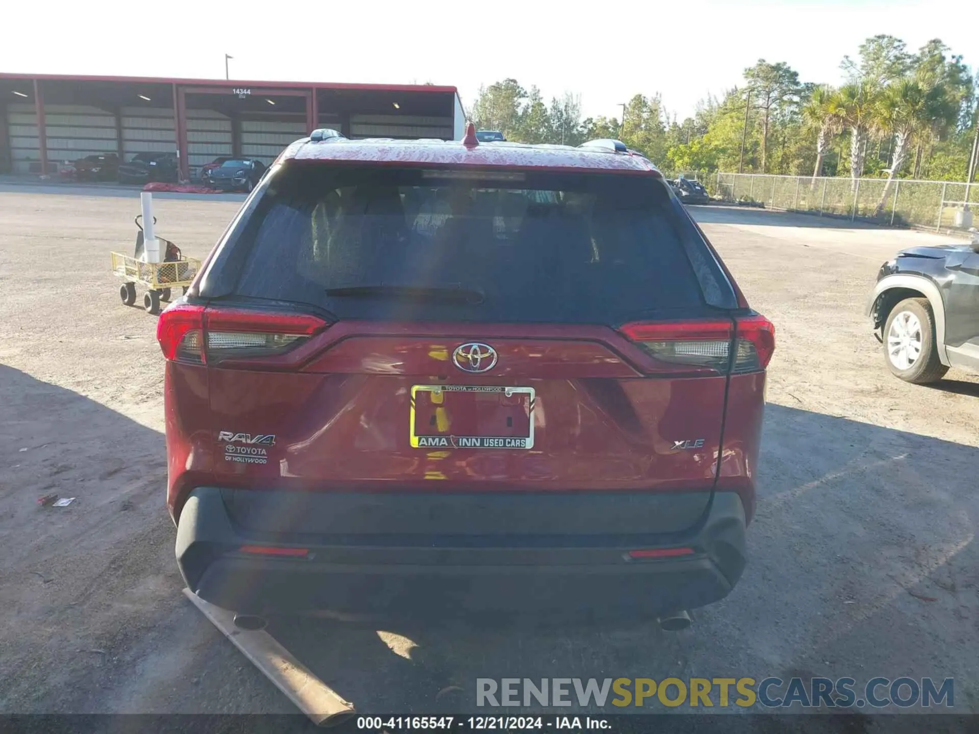 16 Photograph of a damaged car 2T3W1RFV5MW141050 TOYOTA RAV4 2021