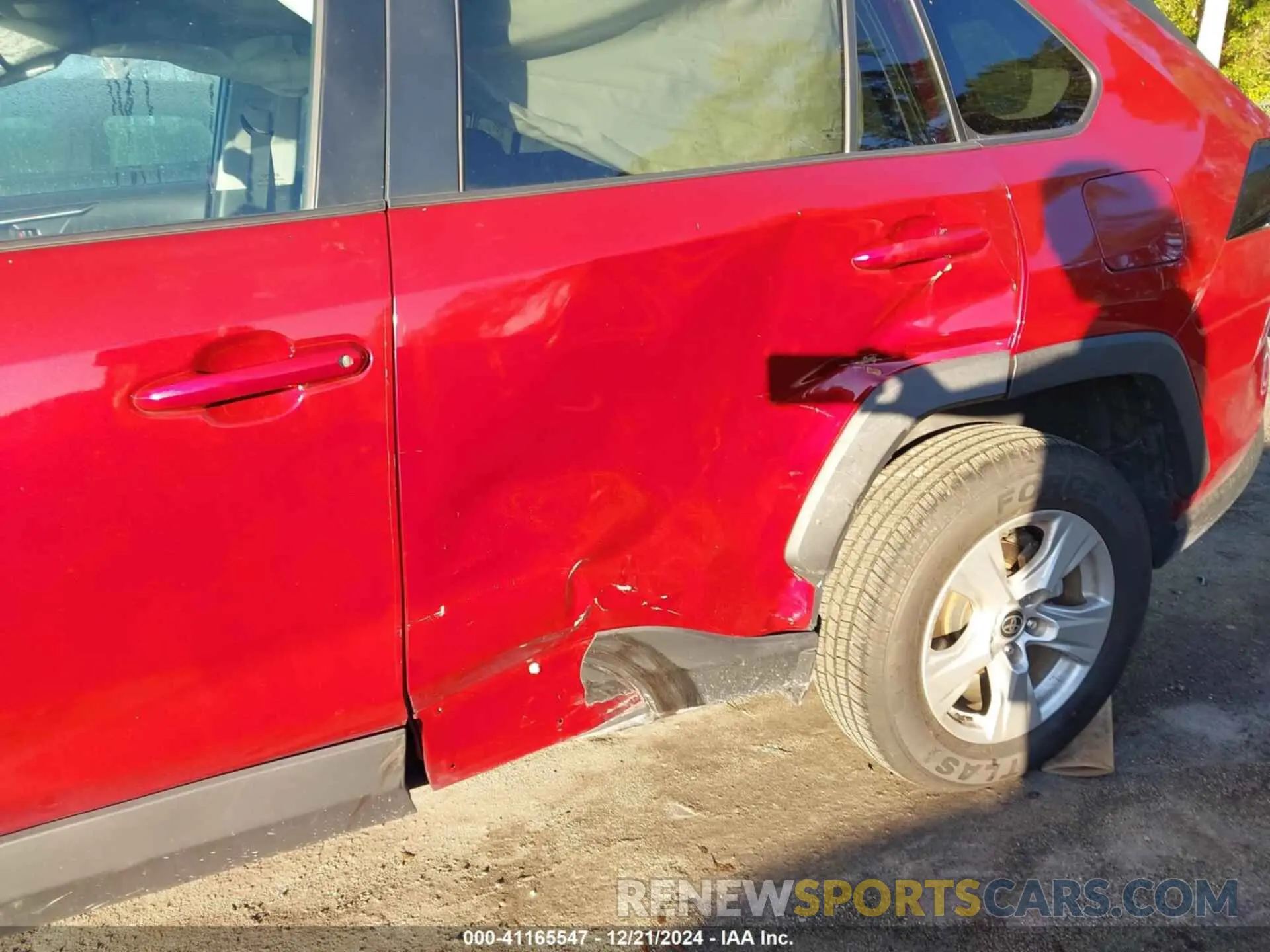 19 Photograph of a damaged car 2T3W1RFV5MW141050 TOYOTA RAV4 2021