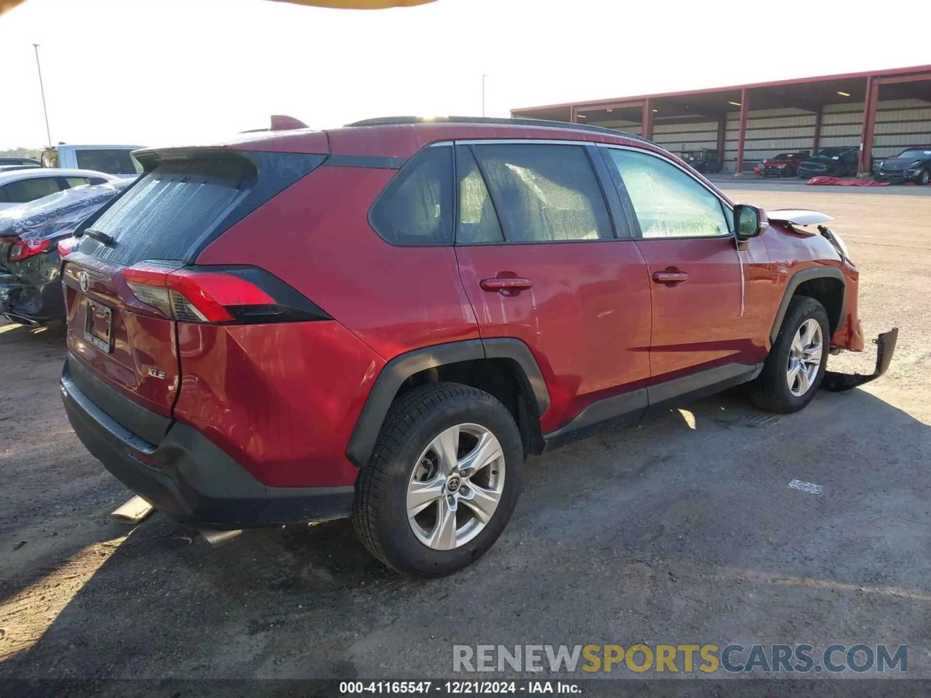4 Photograph of a damaged car 2T3W1RFV5MW141050 TOYOTA RAV4 2021