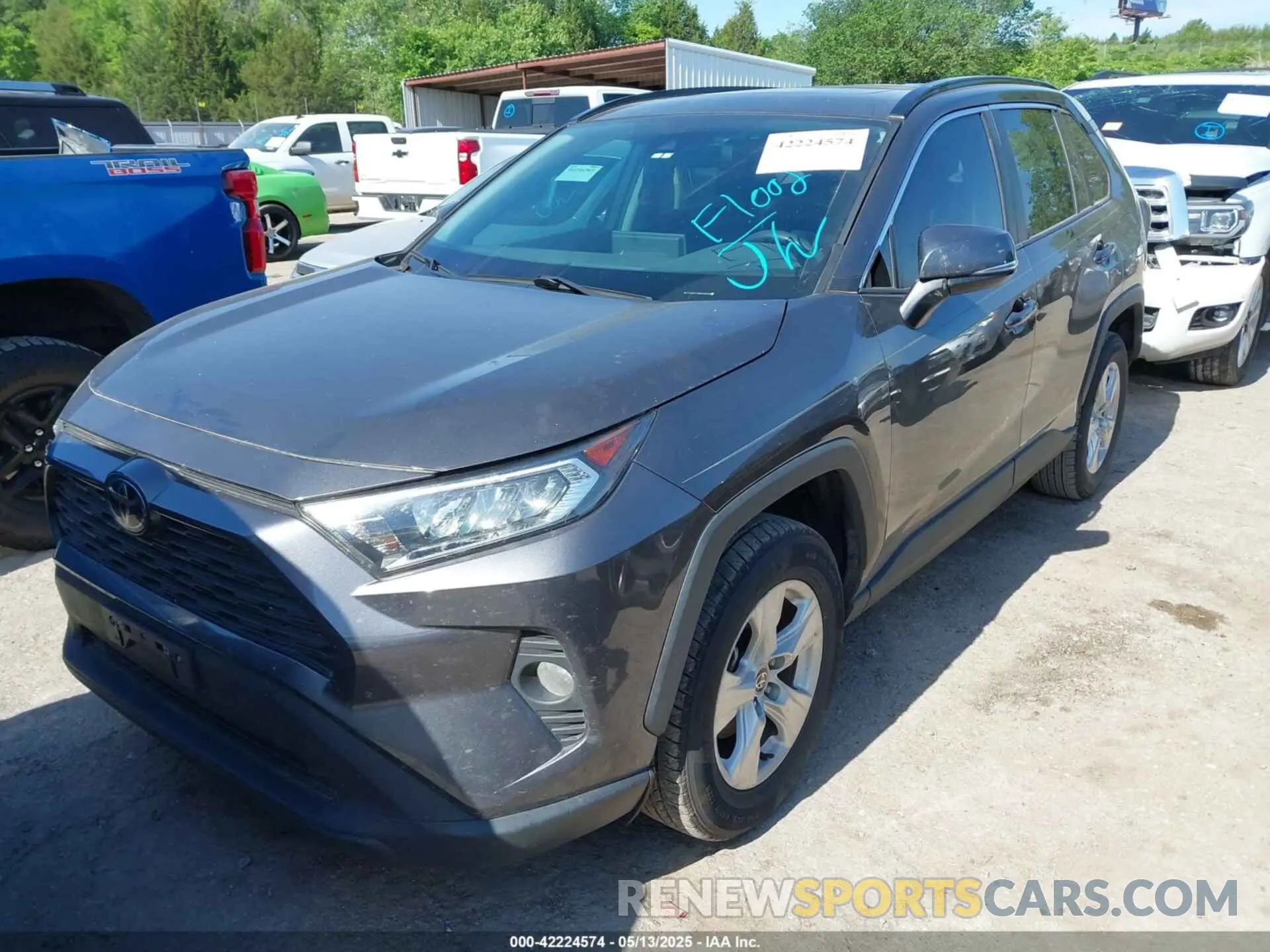 2 Photograph of a damaged car 2T3W1RFV5MW160228 TOYOTA RAV4 2021