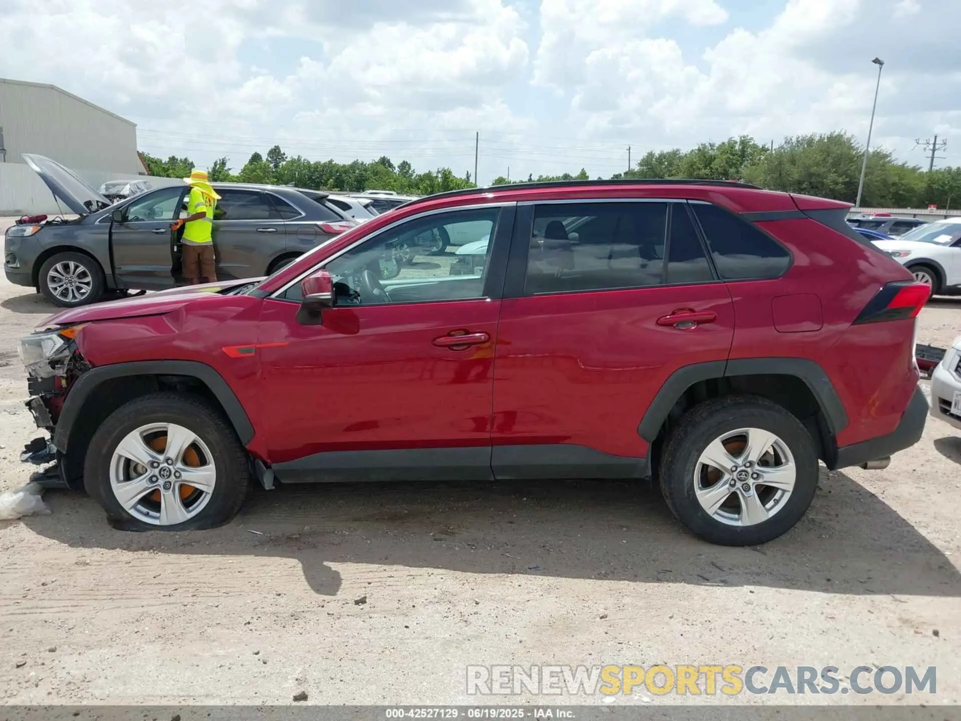 15 Photograph of a damaged car 2T3W1RFV6MW106081 TOYOTA RAV4 2021