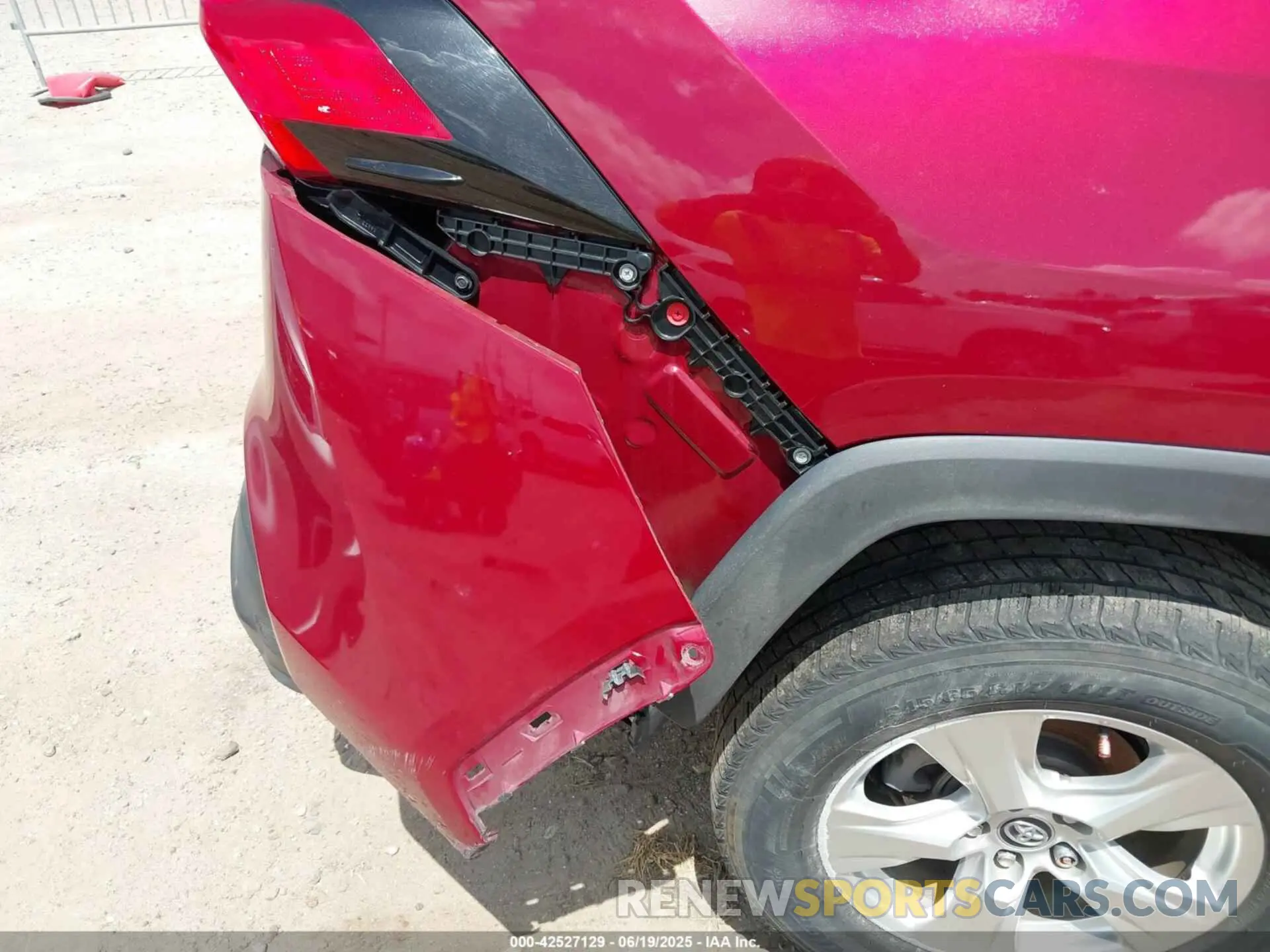 18 Photograph of a damaged car 2T3W1RFV6MW106081 TOYOTA RAV4 2021