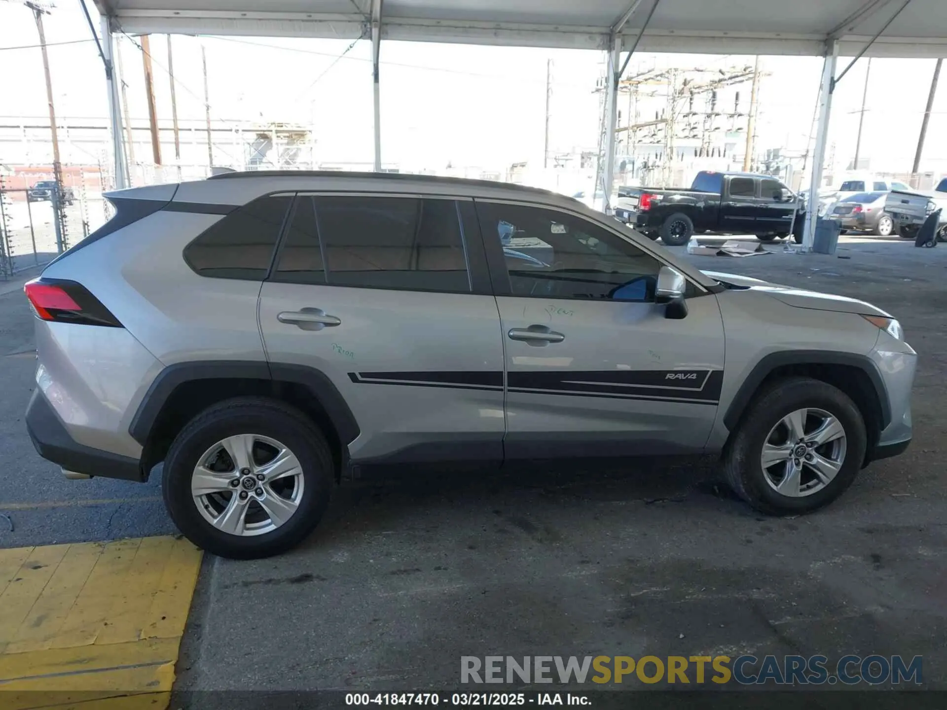 14 Photograph of a damaged car 2T3W1RFV6MW112236 TOYOTA RAV4 2021