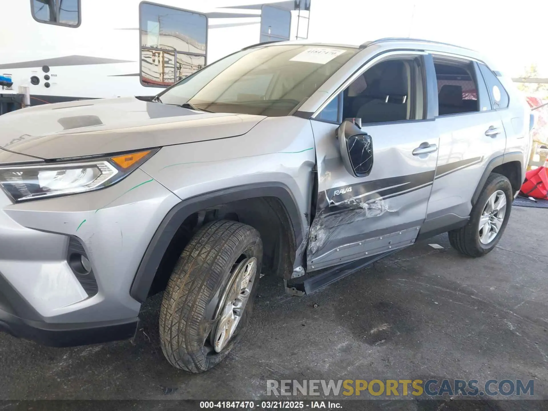 6 Photograph of a damaged car 2T3W1RFV6MW112236 TOYOTA RAV4 2021