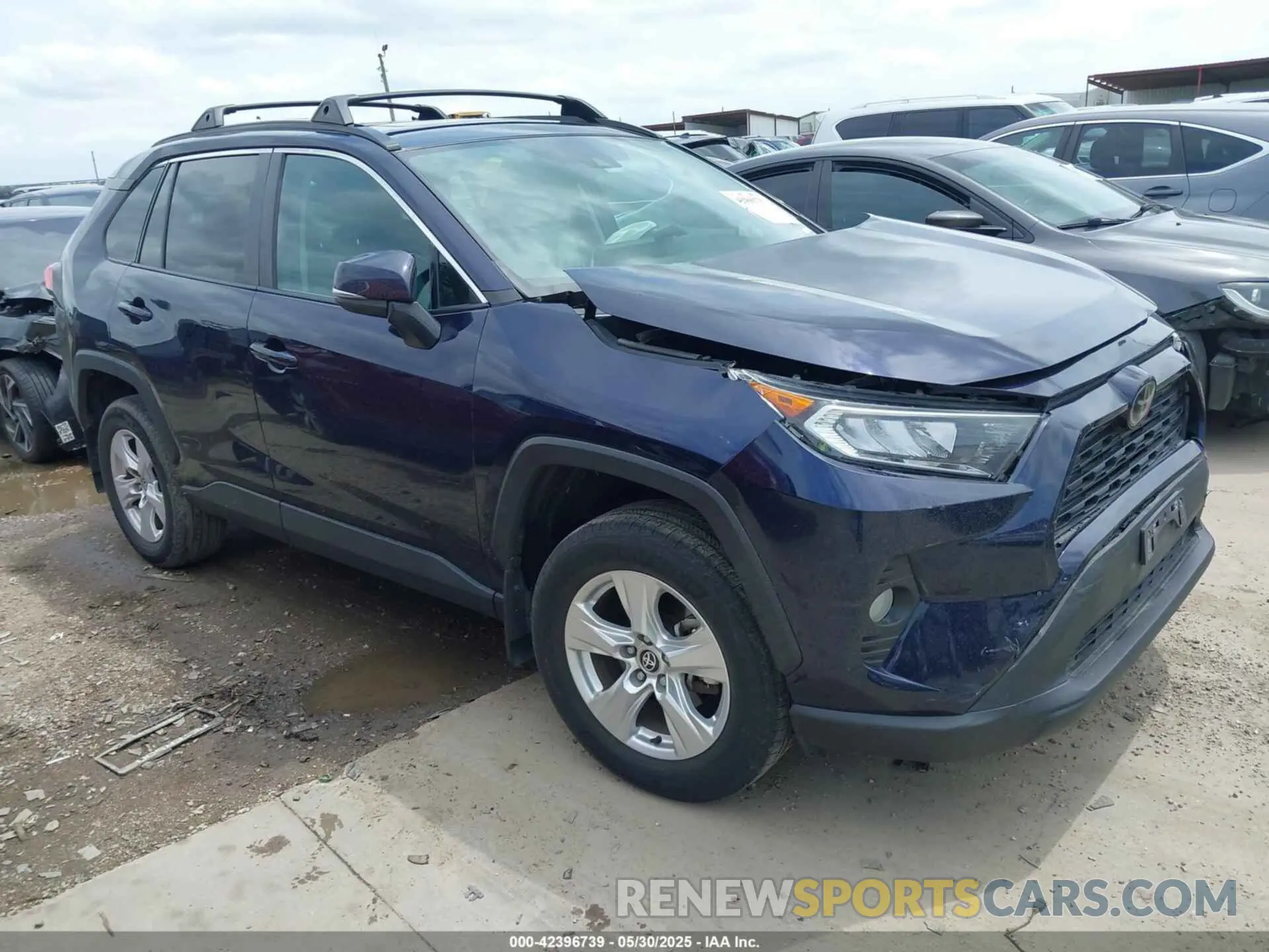 1 Photograph of a damaged car 2T3W1RFV6MW127366 TOYOTA RAV4 2021