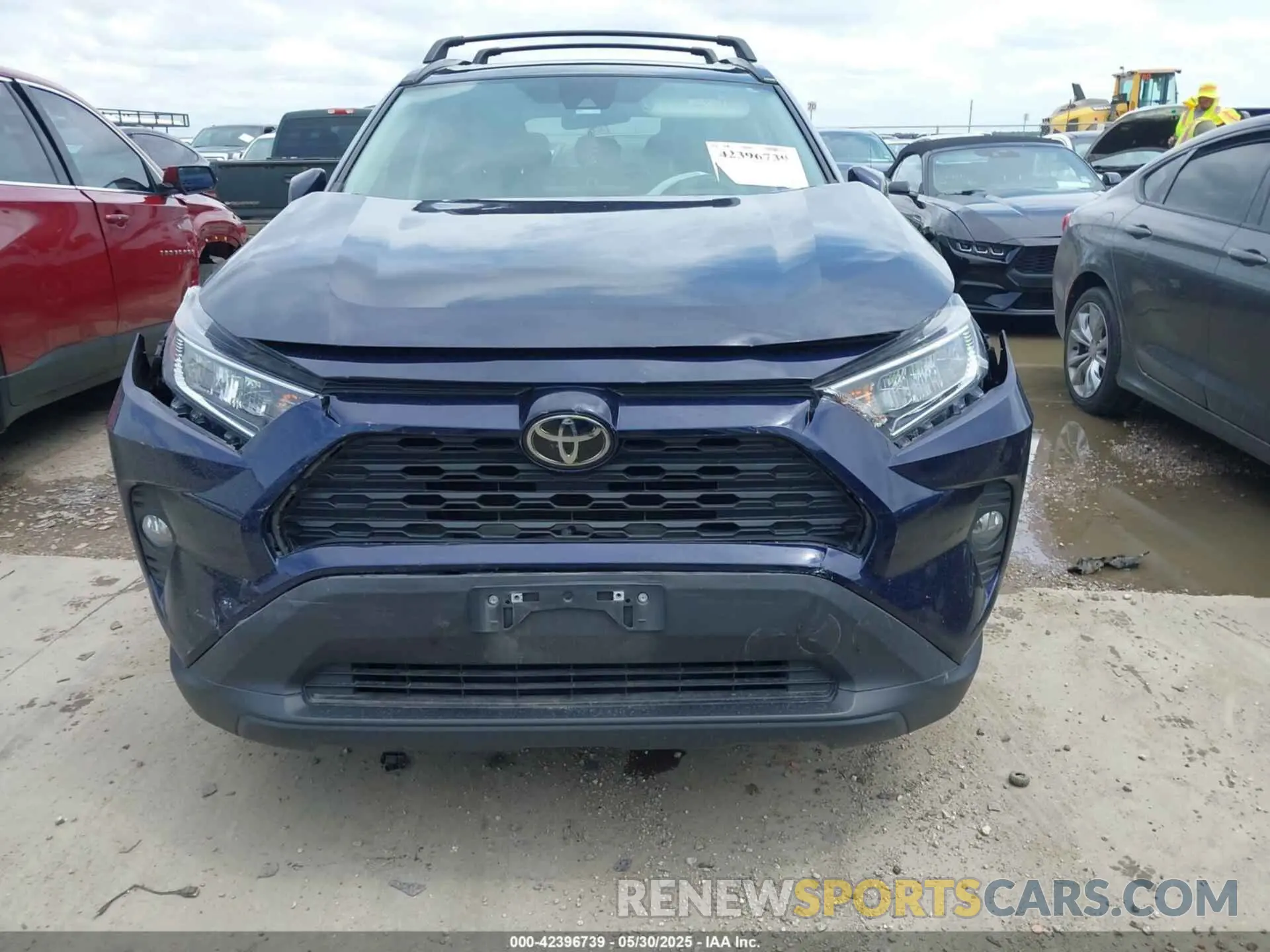 12 Photograph of a damaged car 2T3W1RFV6MW127366 TOYOTA RAV4 2021
