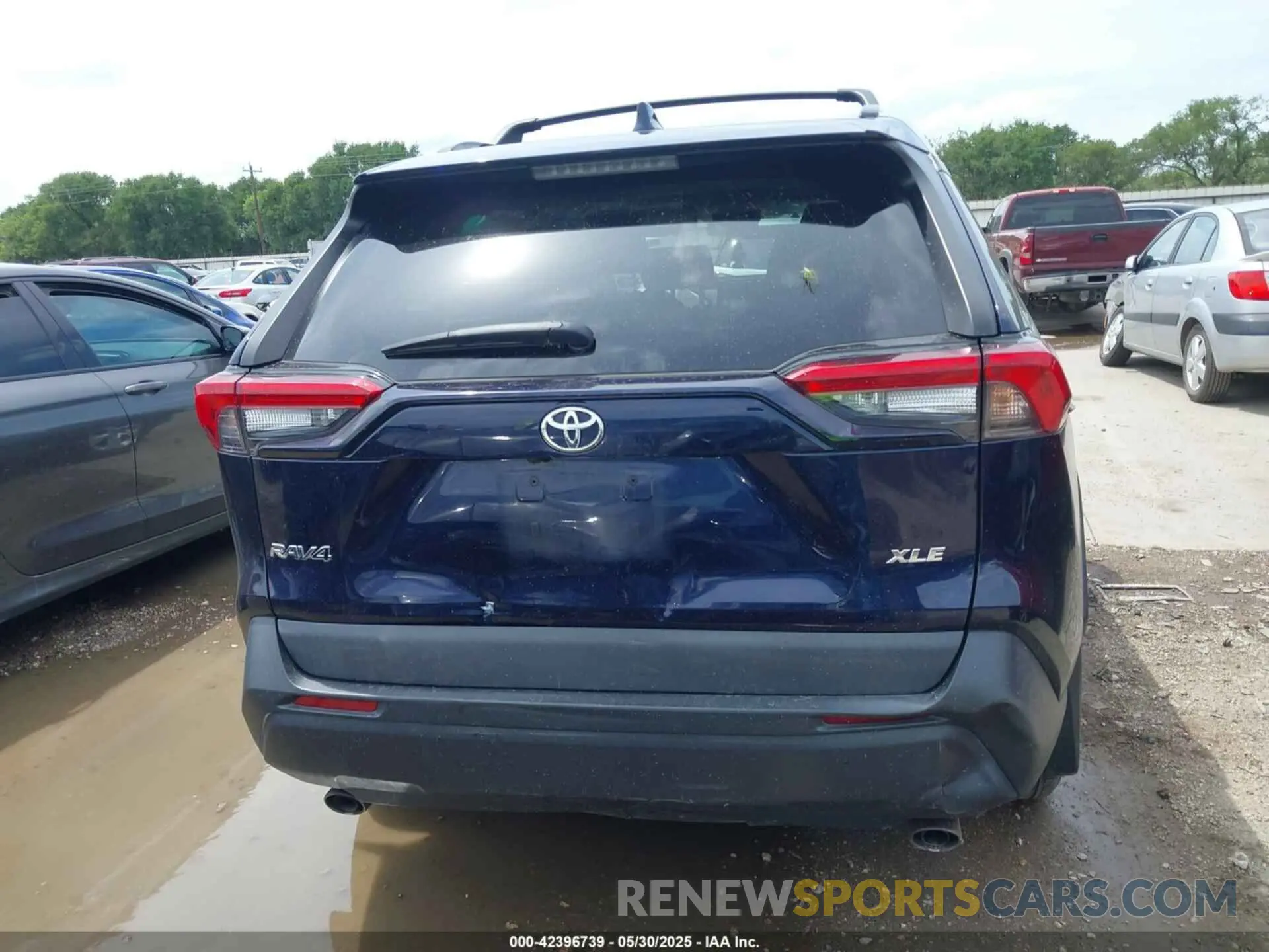 16 Photograph of a damaged car 2T3W1RFV6MW127366 TOYOTA RAV4 2021