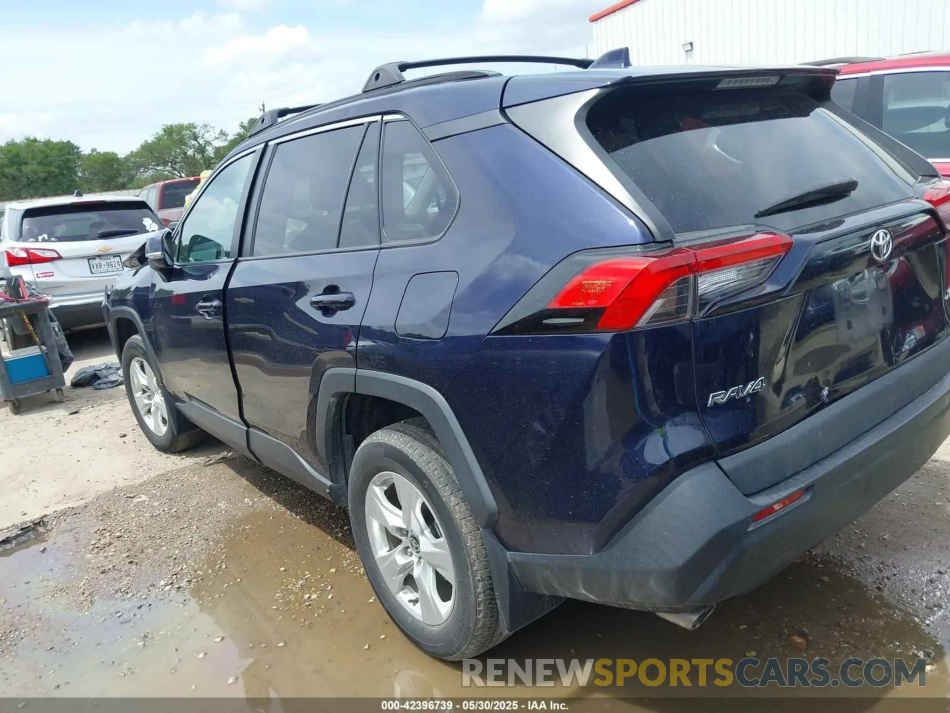 3 Photograph of a damaged car 2T3W1RFV6MW127366 TOYOTA RAV4 2021
