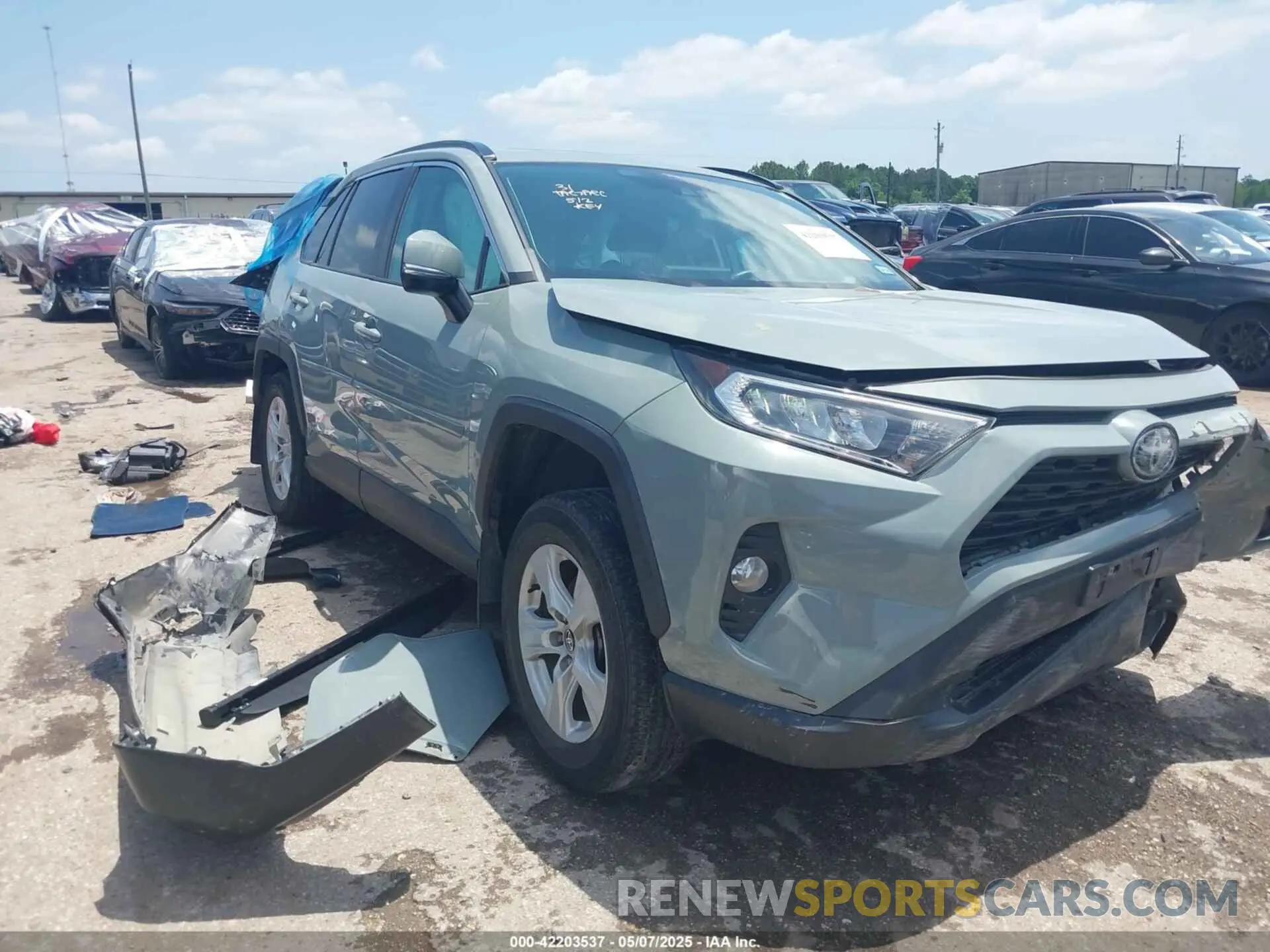 1 Photograph of a damaged car 2T3W1RFV6MW155698 TOYOTA RAV4 2021