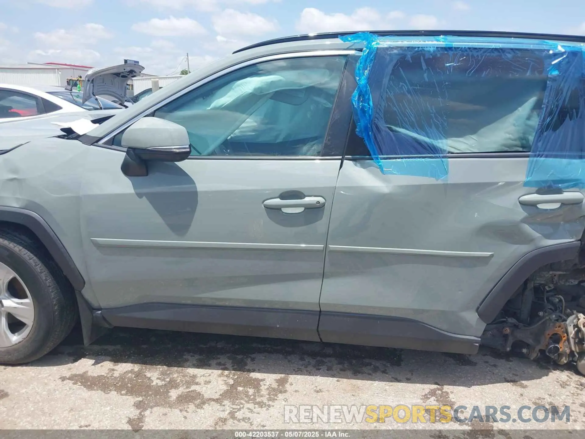15 Photograph of a damaged car 2T3W1RFV6MW155698 TOYOTA RAV4 2021
