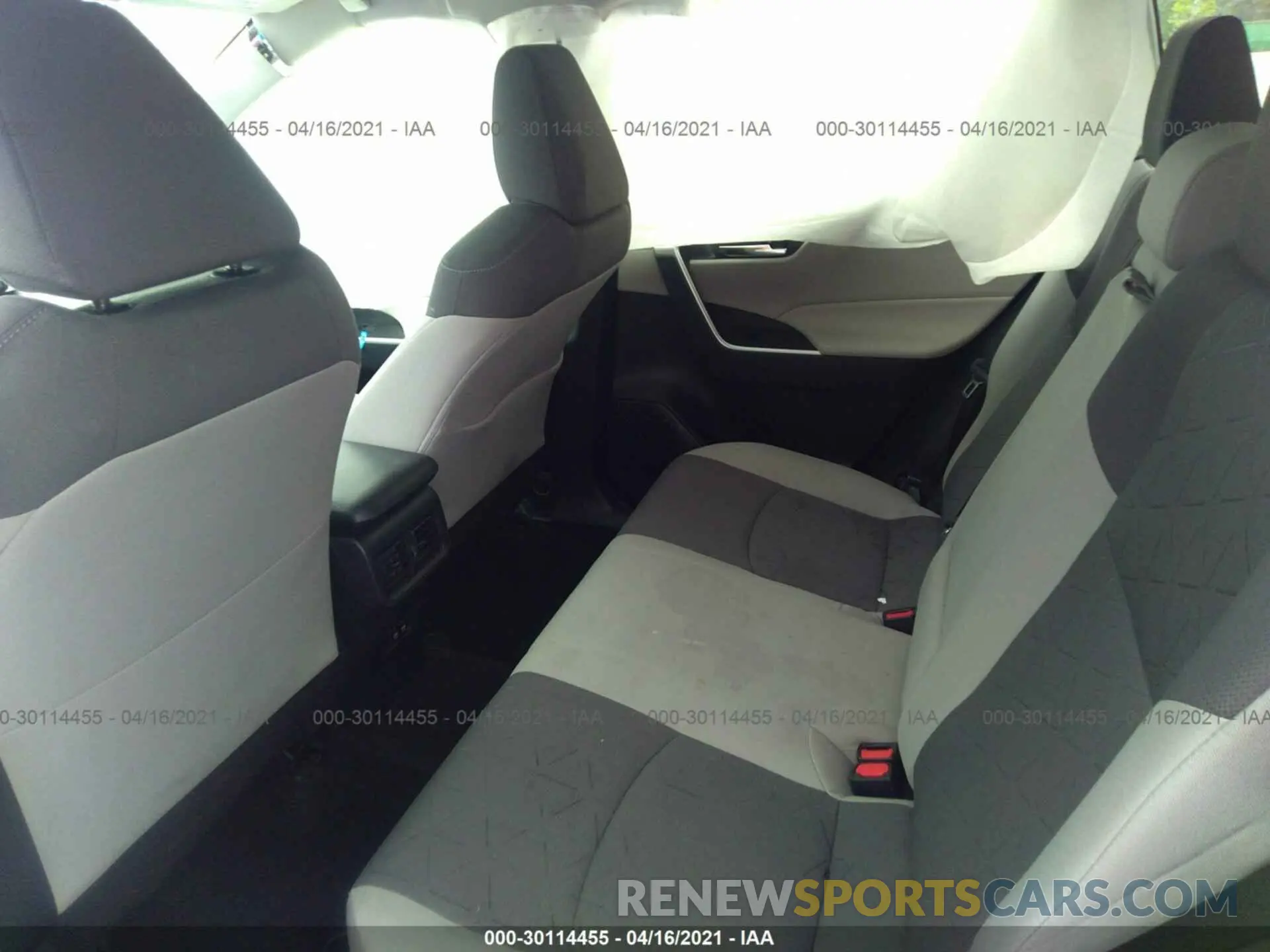 8 Photograph of a damaged car 2T3W1RFV8MC095618 TOYOTA RAV4 2021
