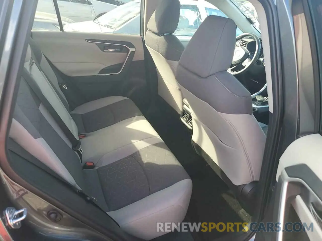 6 Фотография поврежденного автомобиля 2T3W1RFV8MC122073 TOYOTA RAV4 2021