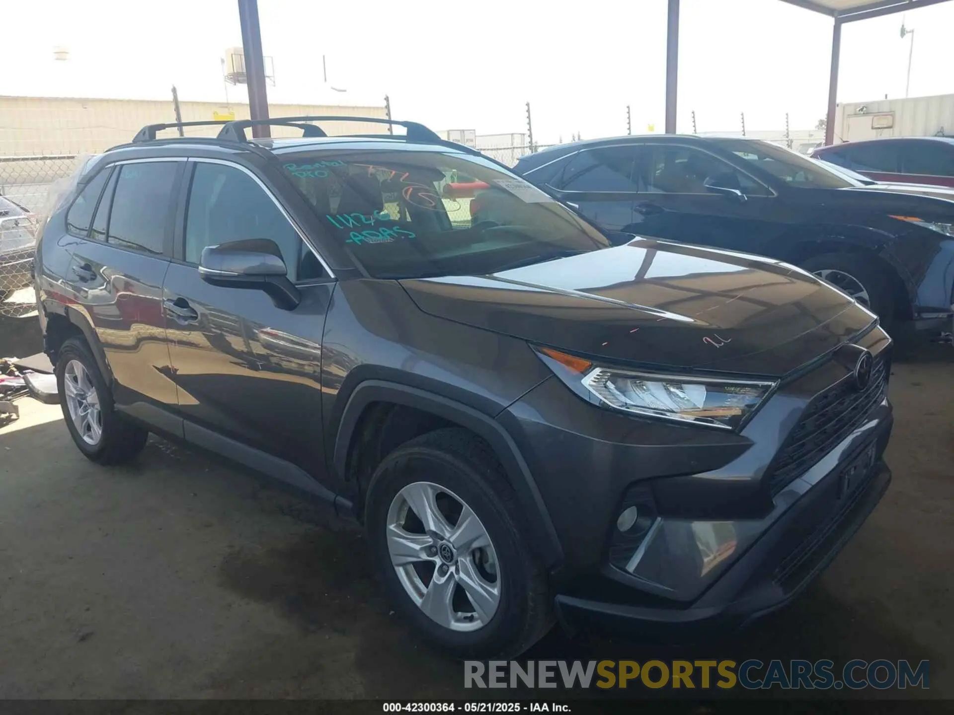 1 Photograph of a damaged car 2T3W1RFV8MW137252 TOYOTA RAV4 2021