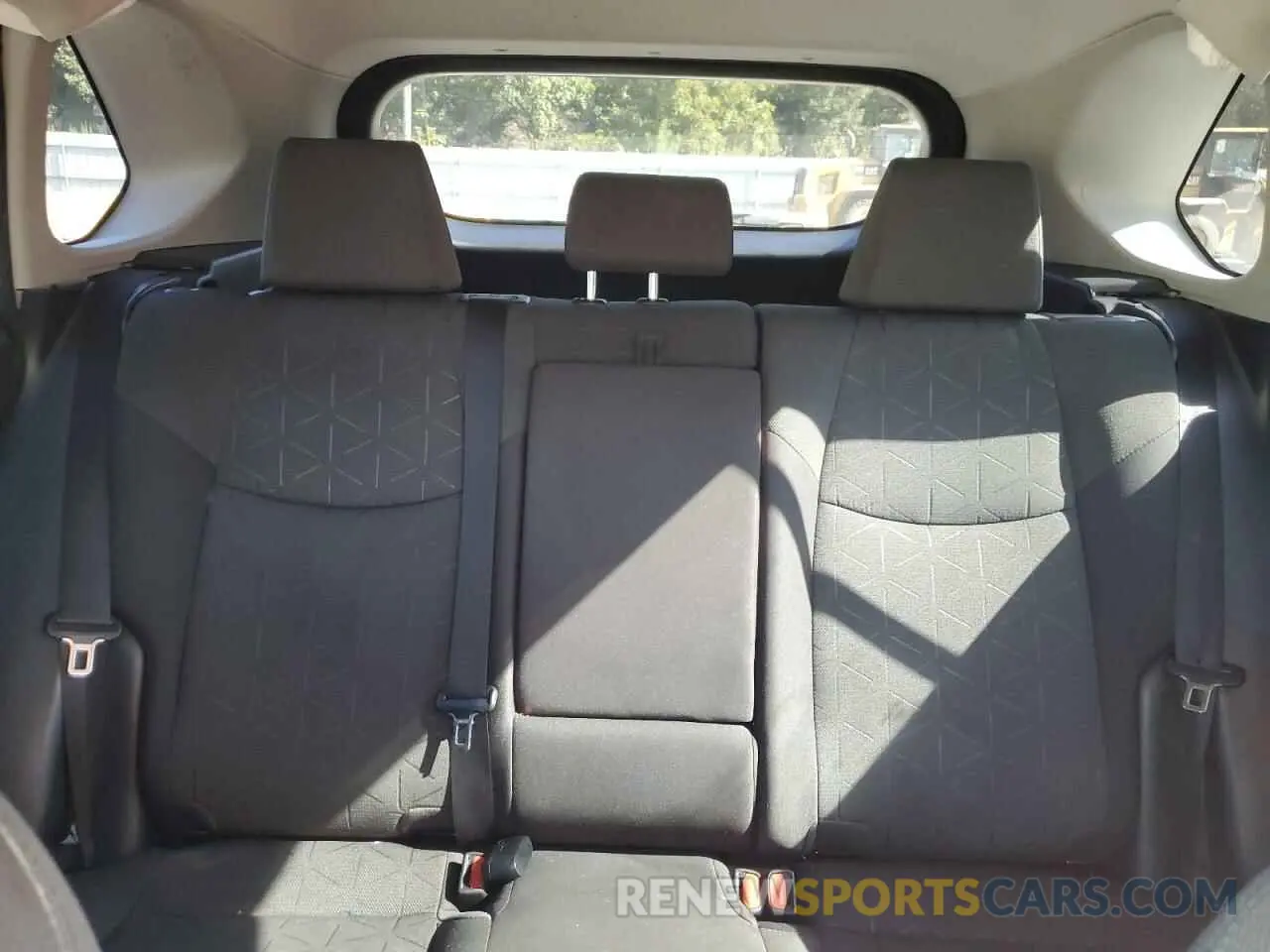 10 Photograph of a damaged car 2T3W1RFV8MW172194 TOYOTA RAV4 2021
