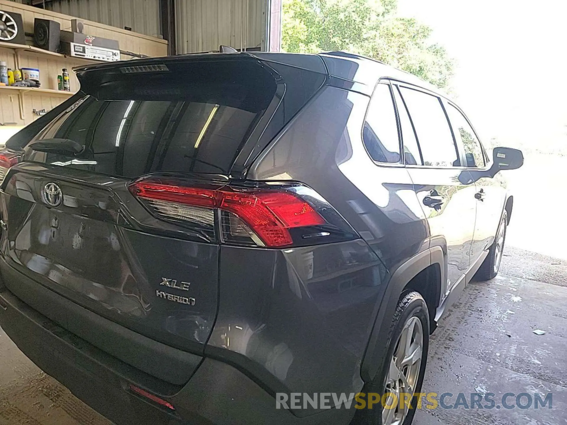 8 Photograph of a damaged car 4T3B6RFV1MU032438 TOYOTA RAV4 2021