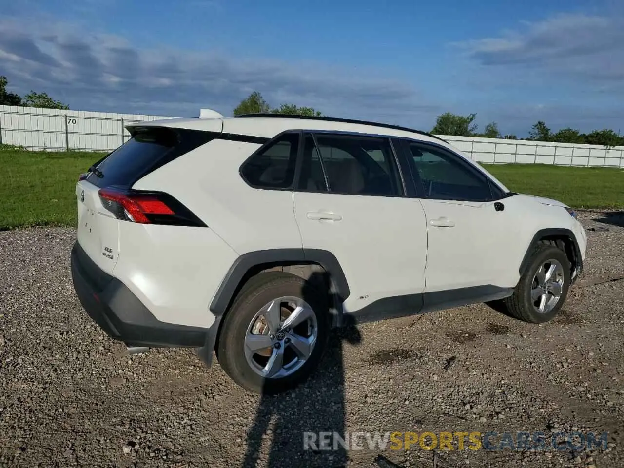 3 Photograph of a damaged car 4T3B6RFV1MU057016 TOYOTA RAV4 2021