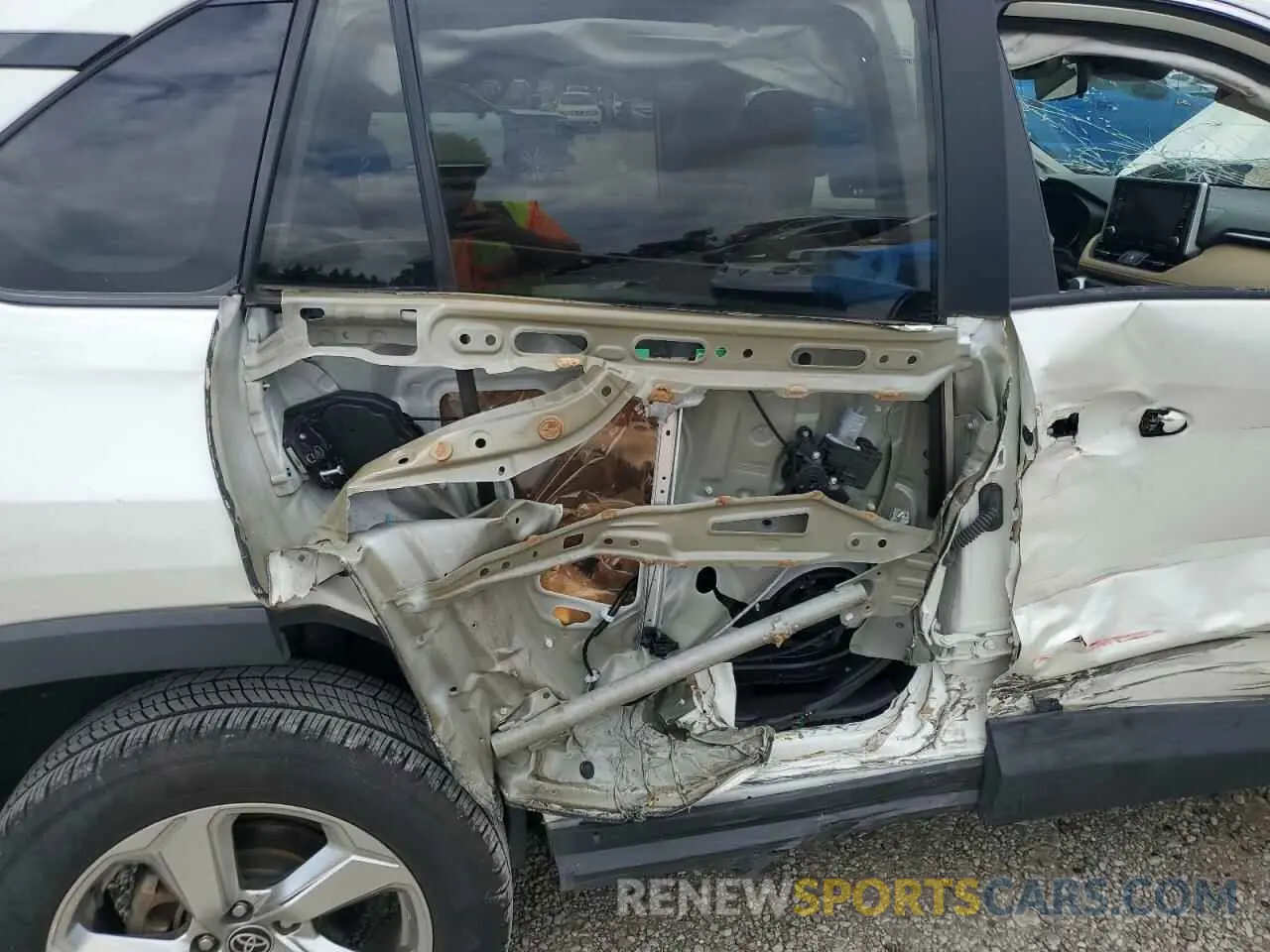 11 Photograph of a damaged car 4T3B6RFV2MU051287 TOYOTA RAV4 2021