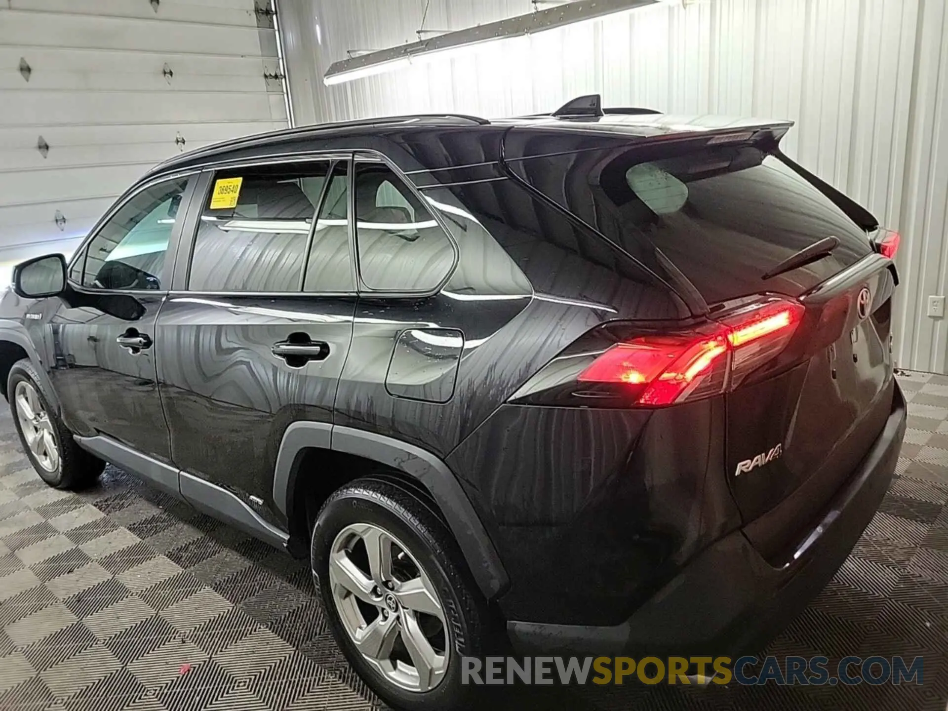 25 Photograph of a damaged car 4T3B6RFV7MU049292 TOYOTA RAV4 2021