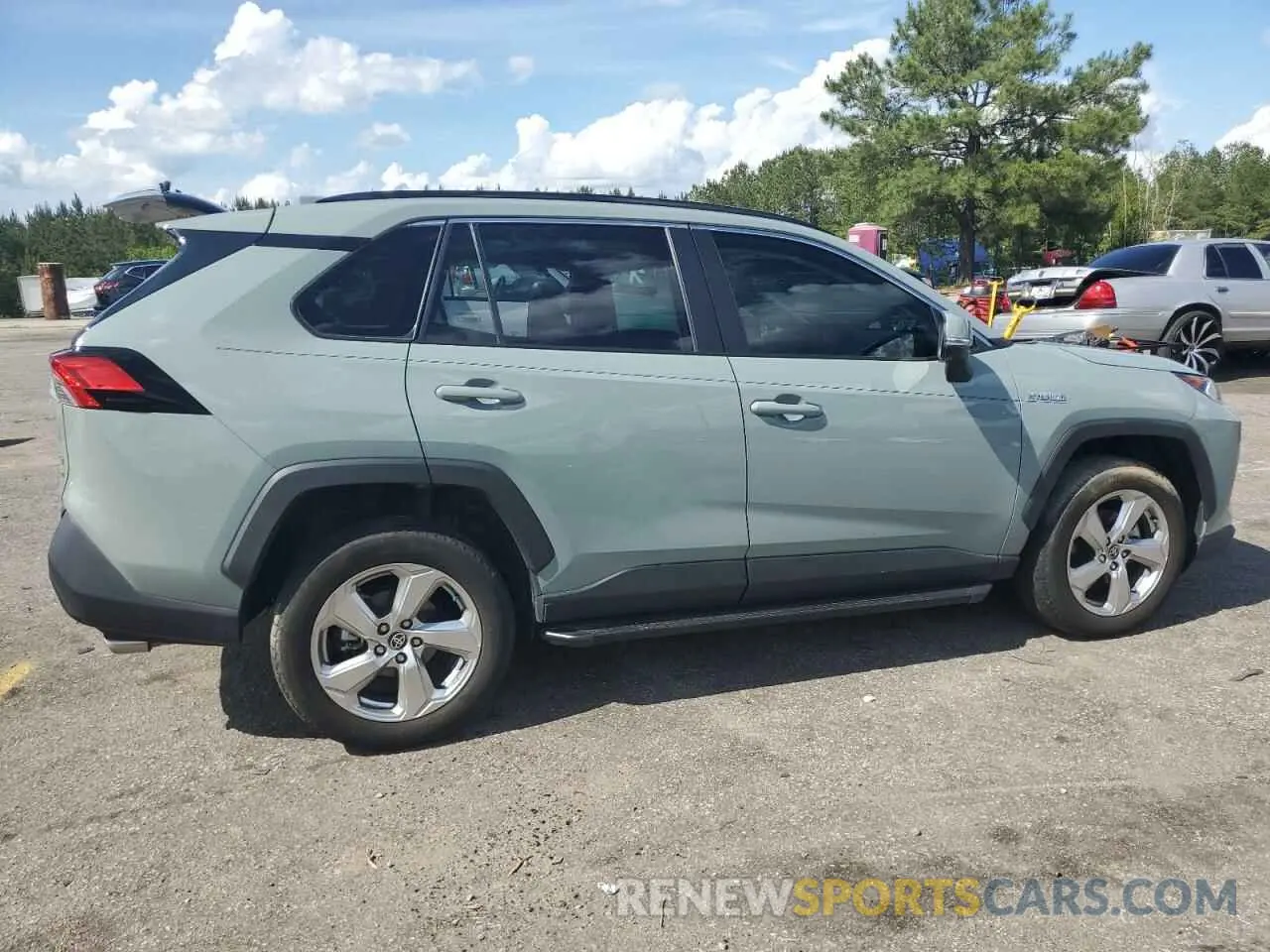3 Photograph of a damaged car 4T3B6RFVXMU055068 TOYOTA RAV4 2021