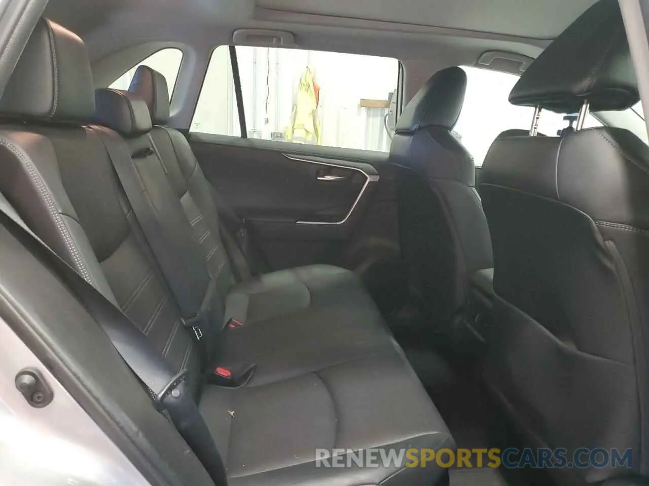11 Photograph of a damaged car 4T3D6RFV1MU024994 TOYOTA RAV4 2021