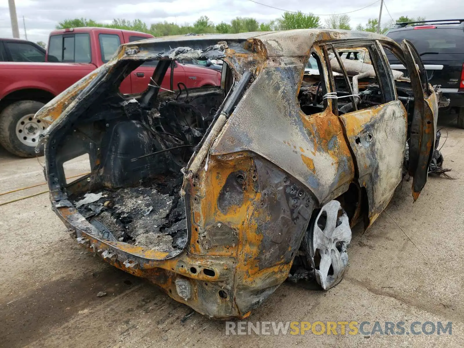 4 Photograph of a damaged car 4T3D6RFV4MU035150 TOYOTA RAV4 2021