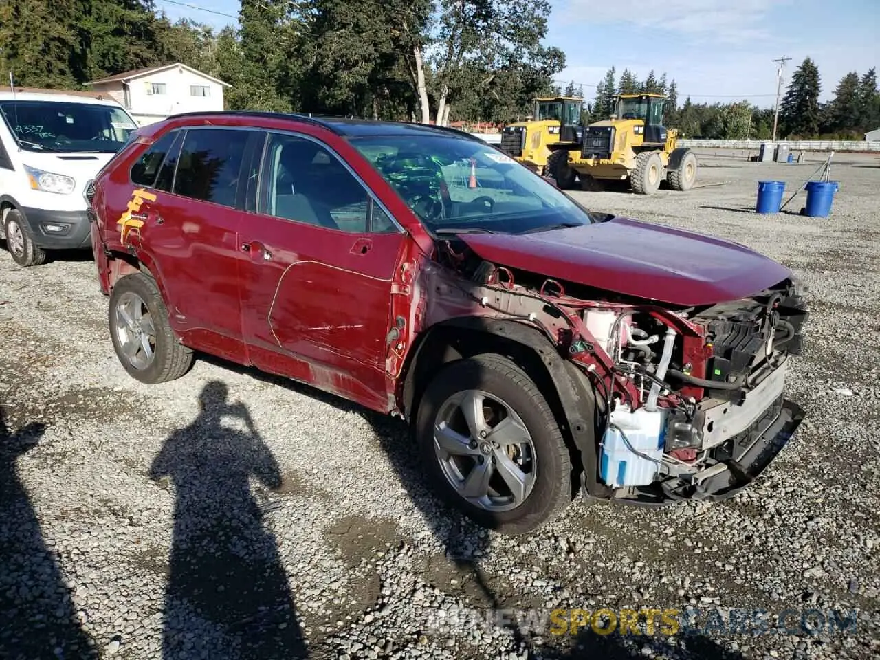 4 Photograph of a damaged car 4T3D6RFV5MU016316 TOYOTA RAV4 2021