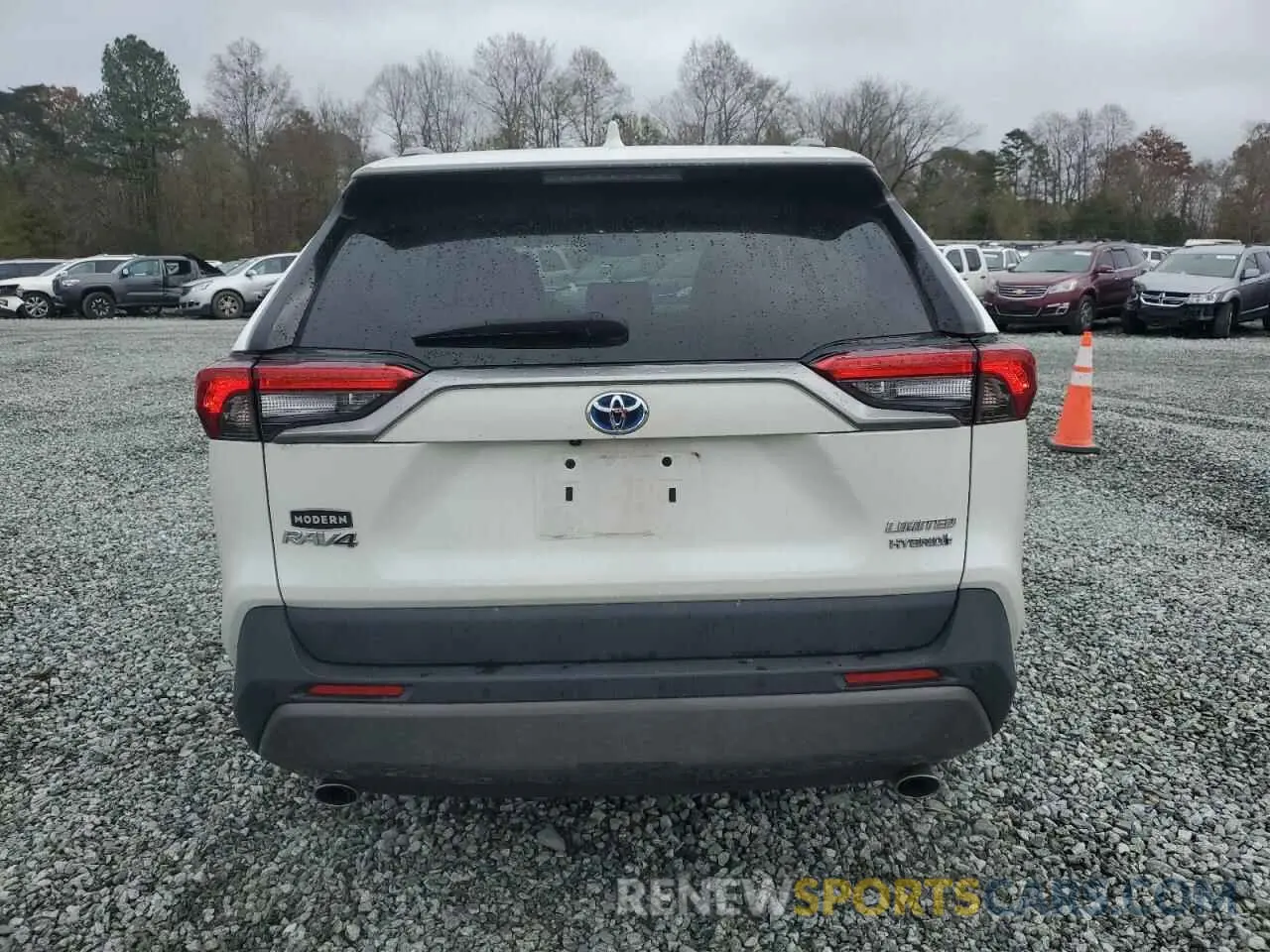 6 Photograph of a damaged car 4T3D6RFV9MU058777 TOYOTA RAV4 2021
