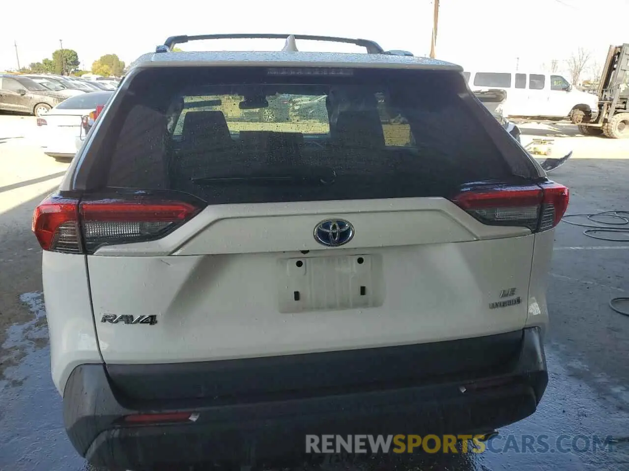 6 Photograph of a damaged car 4T3L6RFV1MU028555 TOYOTA RAV4 2021