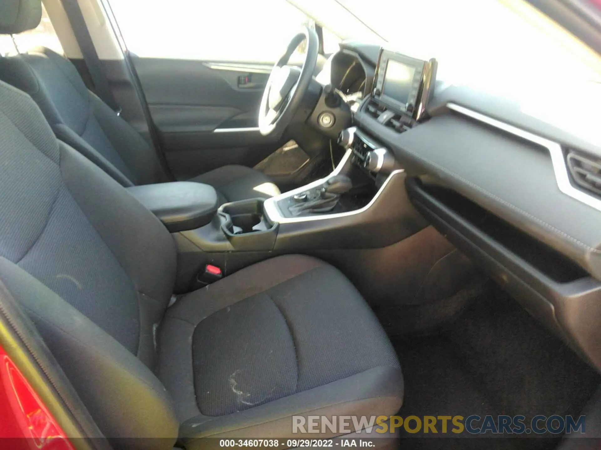 5 Photograph of a damaged car 4T3LWRFV0MU045492 TOYOTA RAV4 2021