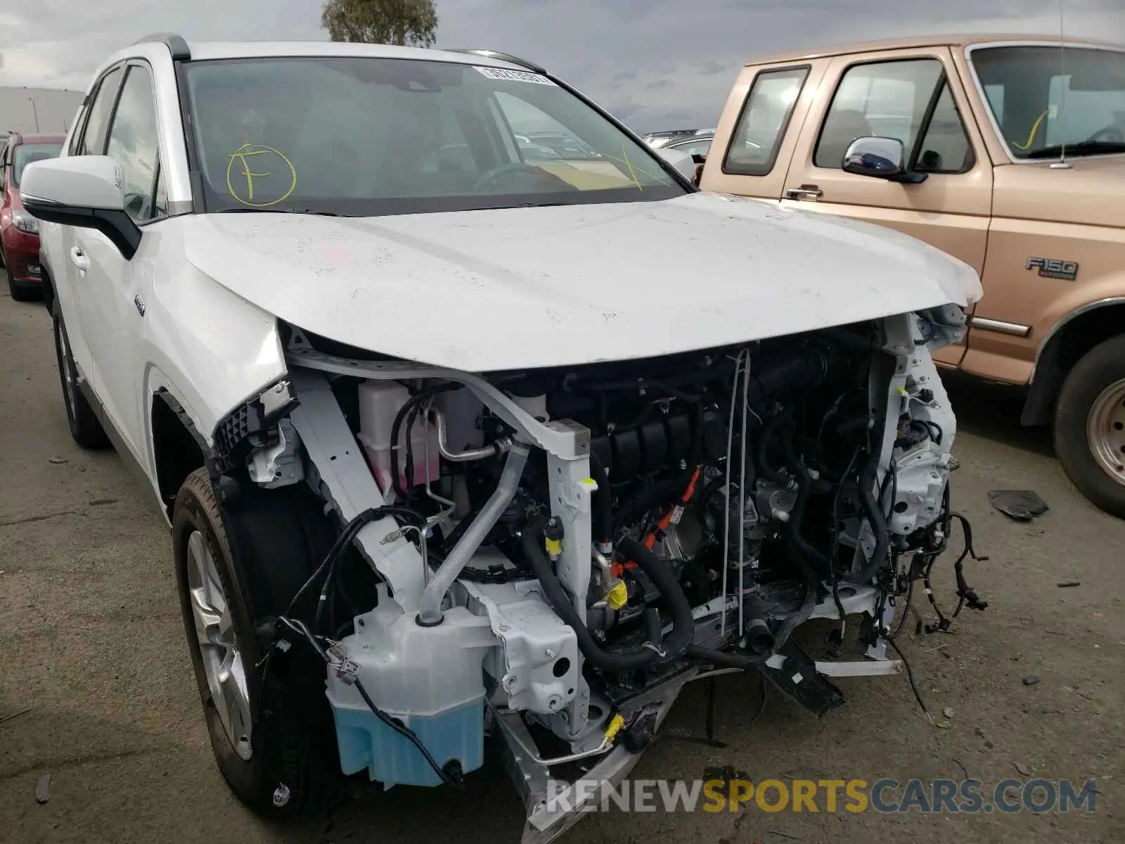 1 Photograph of a damaged car 4T3R6RFV2MU009345 TOYOTA RAV4 2021