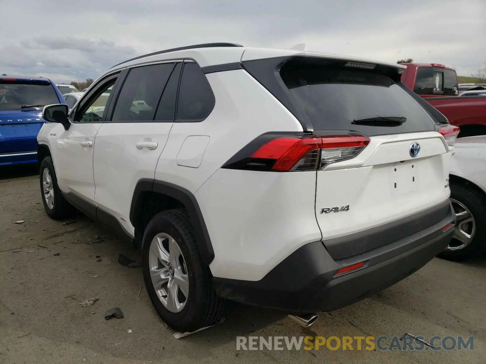 3 Photograph of a damaged car 4T3R6RFV2MU009345 TOYOTA RAV4 2021
