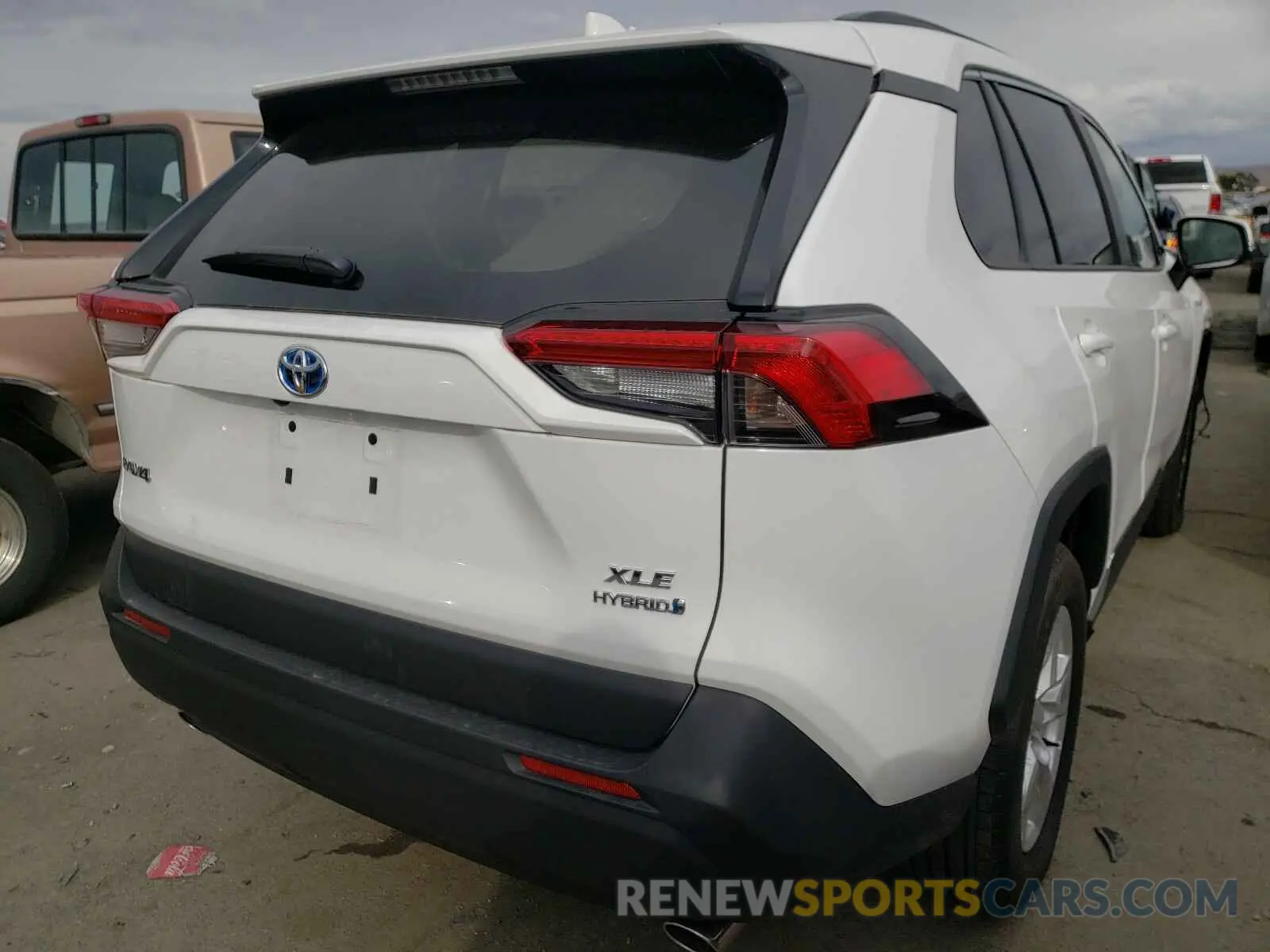 4 Photograph of a damaged car 4T3R6RFV2MU009345 TOYOTA RAV4 2021