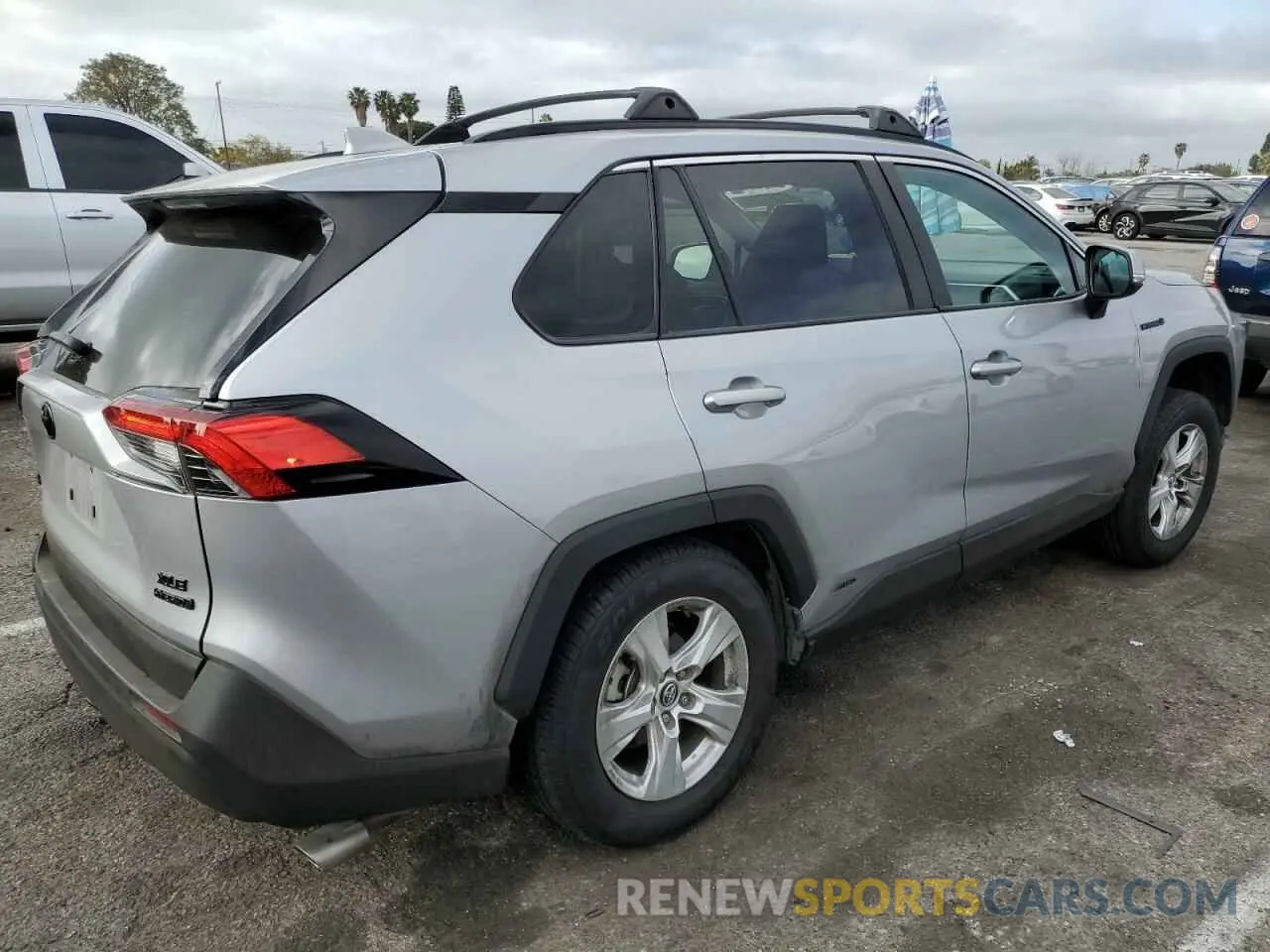 3 Фотография поврежденного автомобиля 4T3R6RFV7MU024911 TOYOTA RAV4 2021