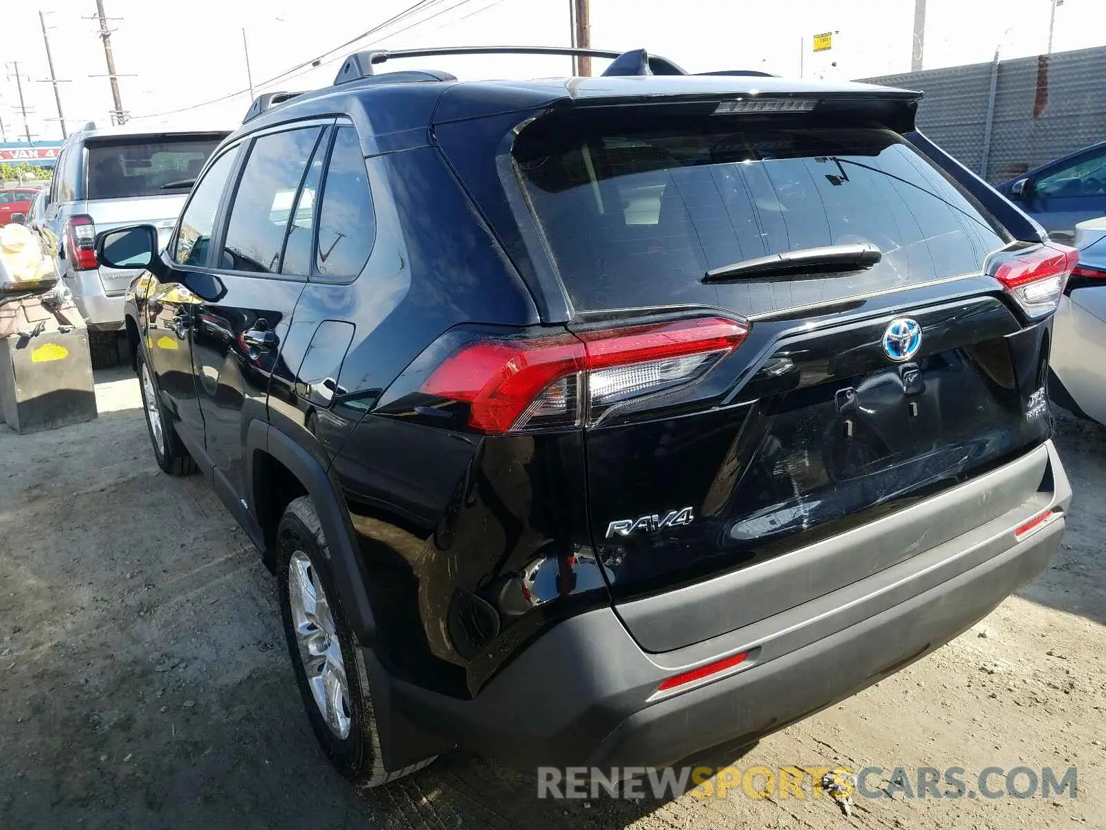 3 Photograph of a damaged car 4T3R6RFV8MU013304 TOYOTA RAV4 2021