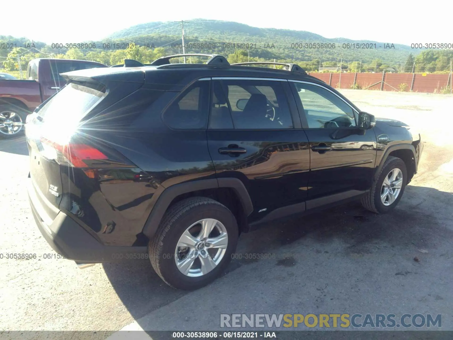 4 Photograph of a damaged car 4T3R6RFV9MU013134 TOYOTA RAV4 2021