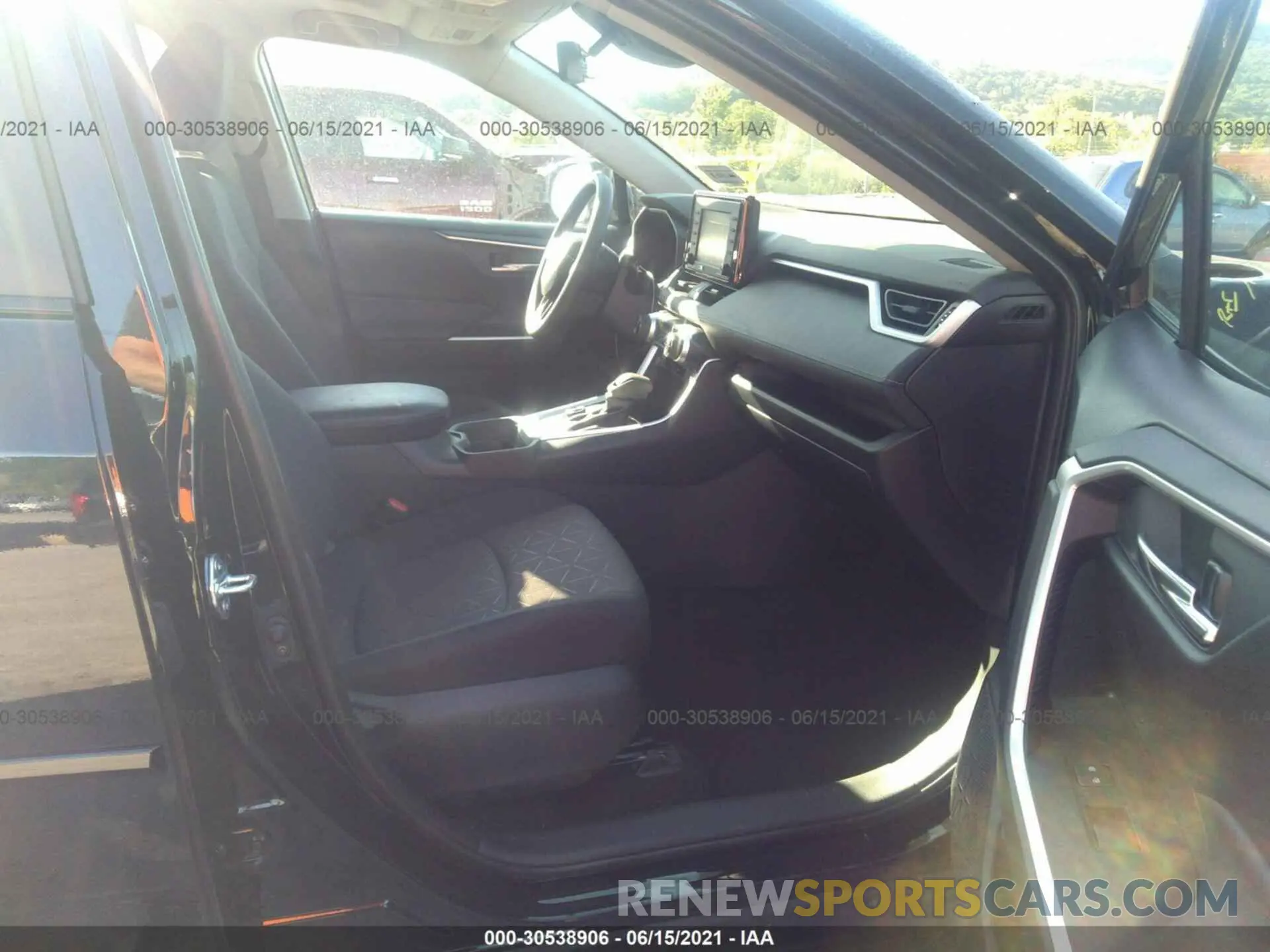 5 Photograph of a damaged car 4T3R6RFV9MU013134 TOYOTA RAV4 2021