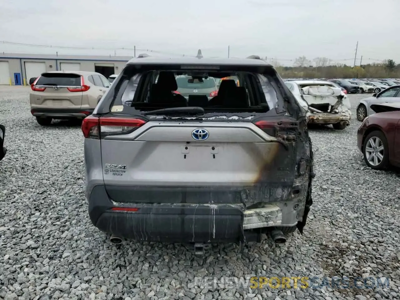6 Photograph of a damaged car 4T3R6RFV9MU014042 TOYOTA RAV4 2021