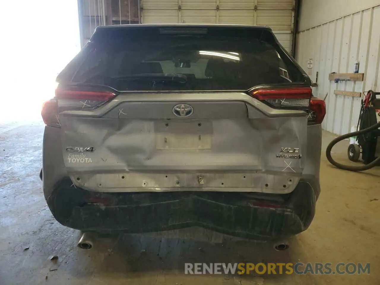 6 Photograph of a damaged car 4T3R6RFVXMU009285 TOYOTA RAV4 2021