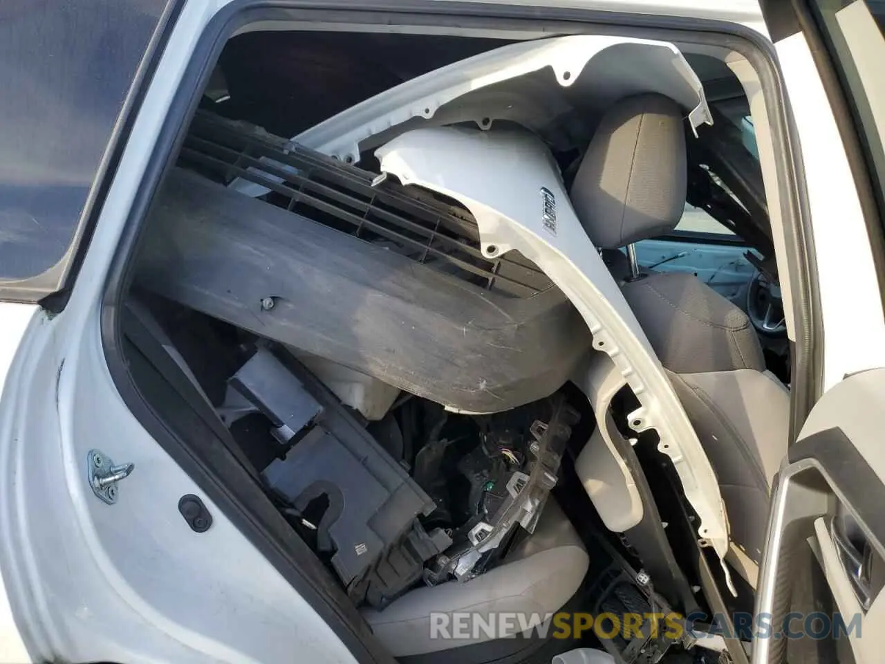 10 Photograph of a damaged car 4T3RWRFV6MU047483 TOYOTA RAV4 2021