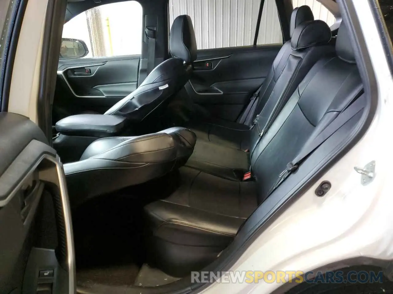 11 Фотография поврежденного автомобиля JTMAB3FV6MD026667 TOYOTA RAV4 2021