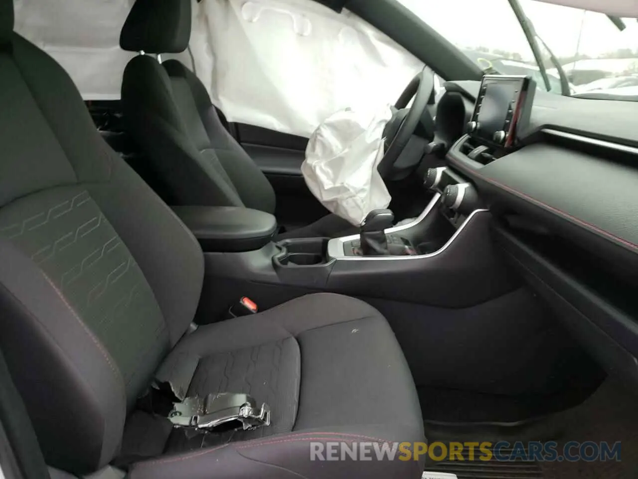 5 Photograph of a damaged car JTMAB3FVXMD067156 TOYOTA RAV4 2021