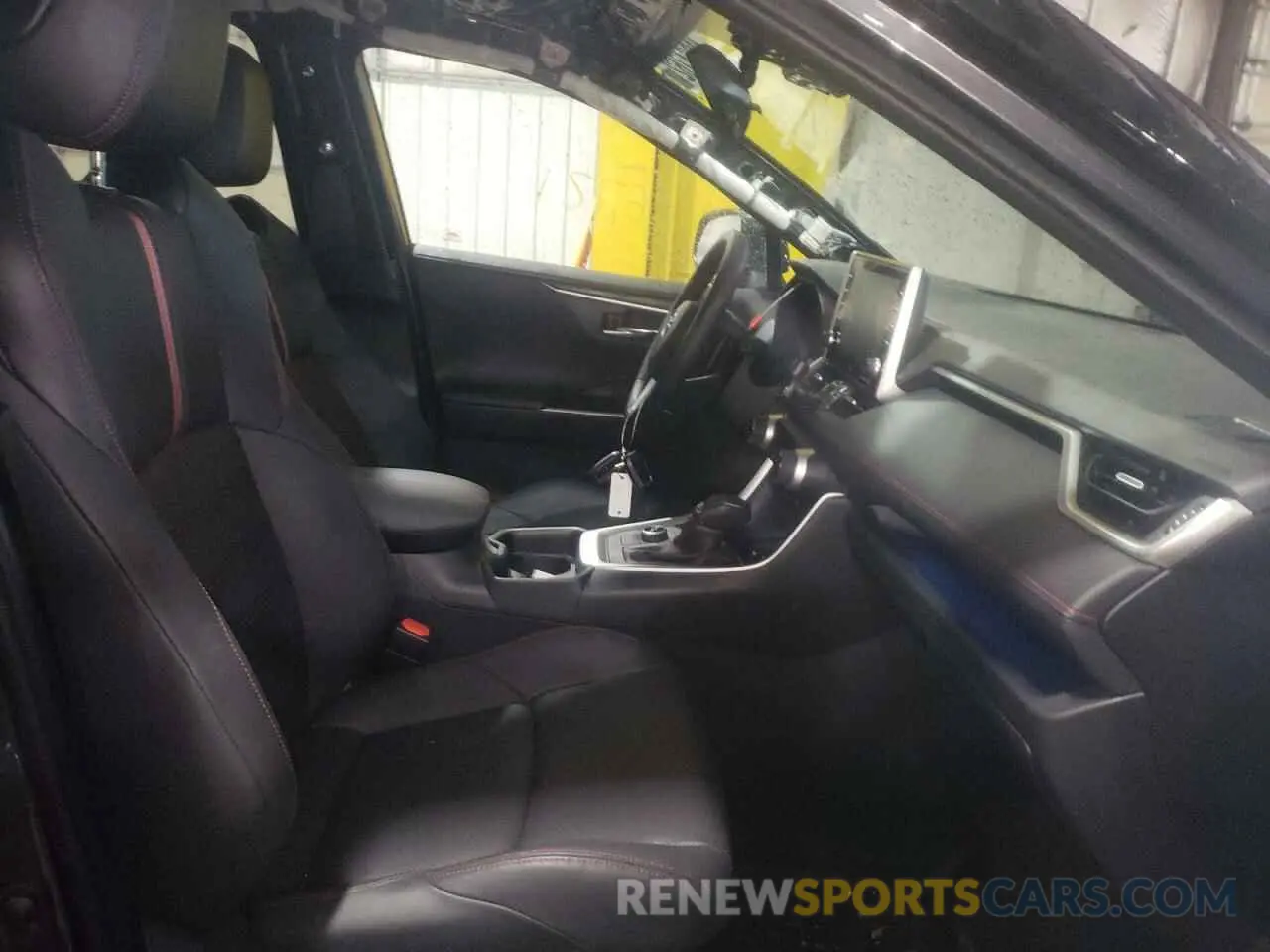5 Photograph of a damaged car JTMFB3FV2MD014621 TOYOTA RAV4 2021