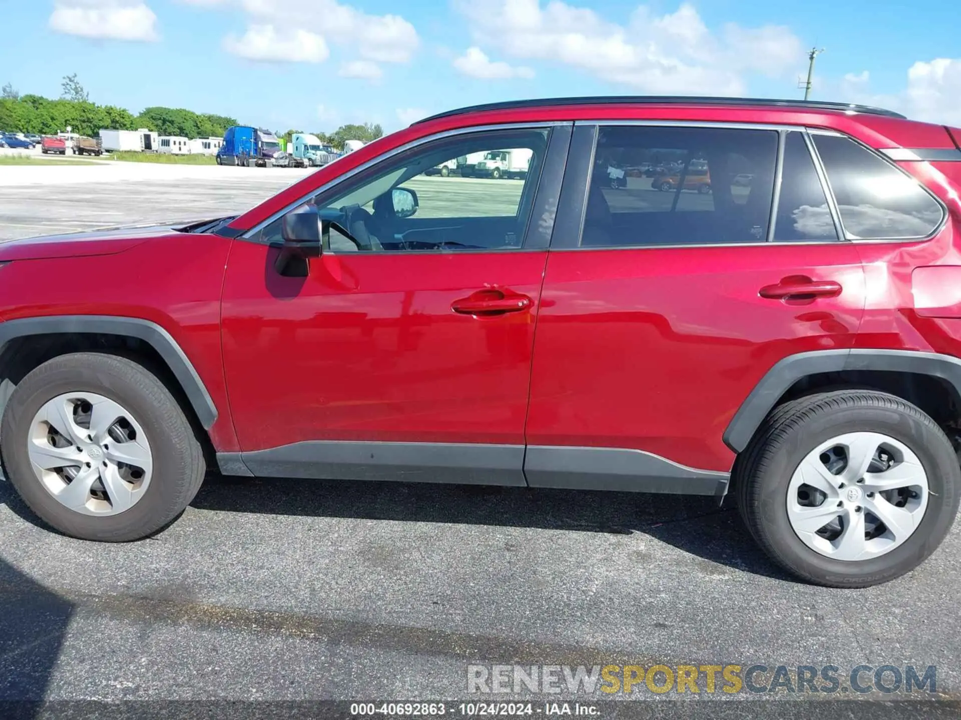 14 Photograph of a damaged car JTMH1RFV5MD068204 TOYOTA RAV4 2021