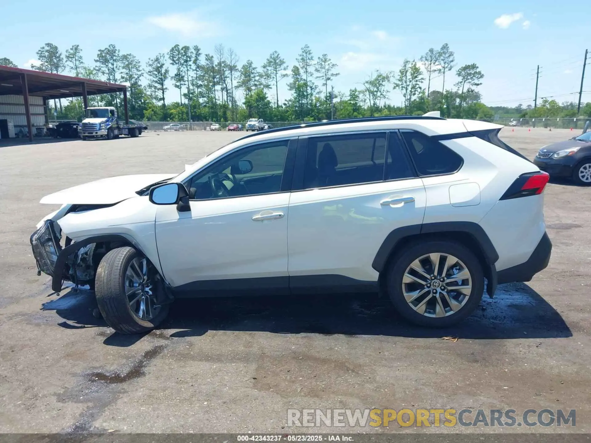14 Photograph of a damaged car JTMN1RFV7MD079305 TOYOTA RAV4 2021
