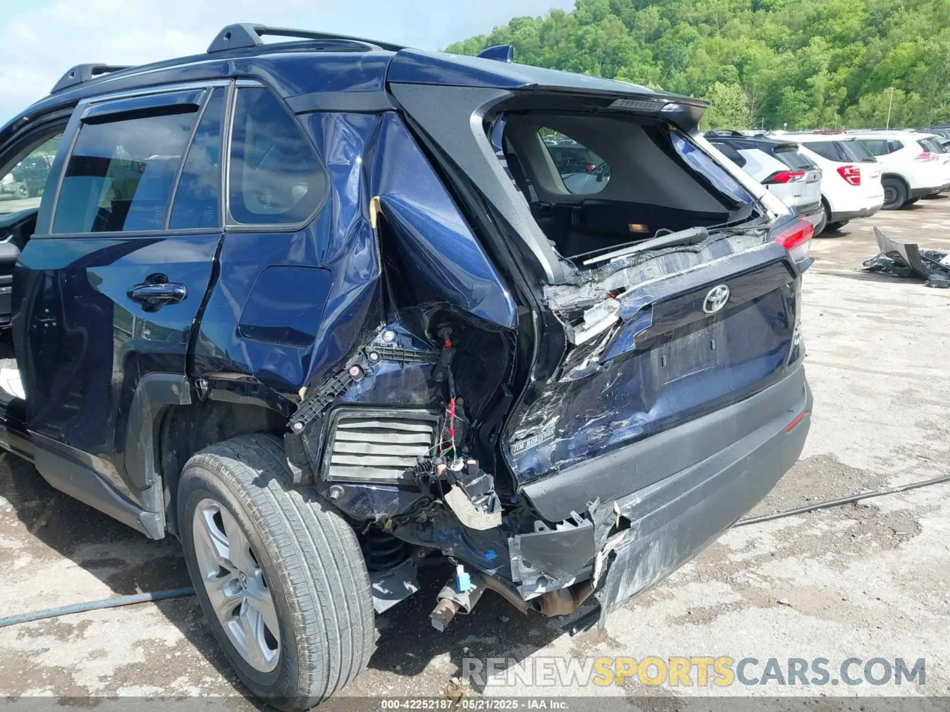 6 Photograph of a damaged car JTMP1RFV4MD071915 TOYOTA RAV4 2021