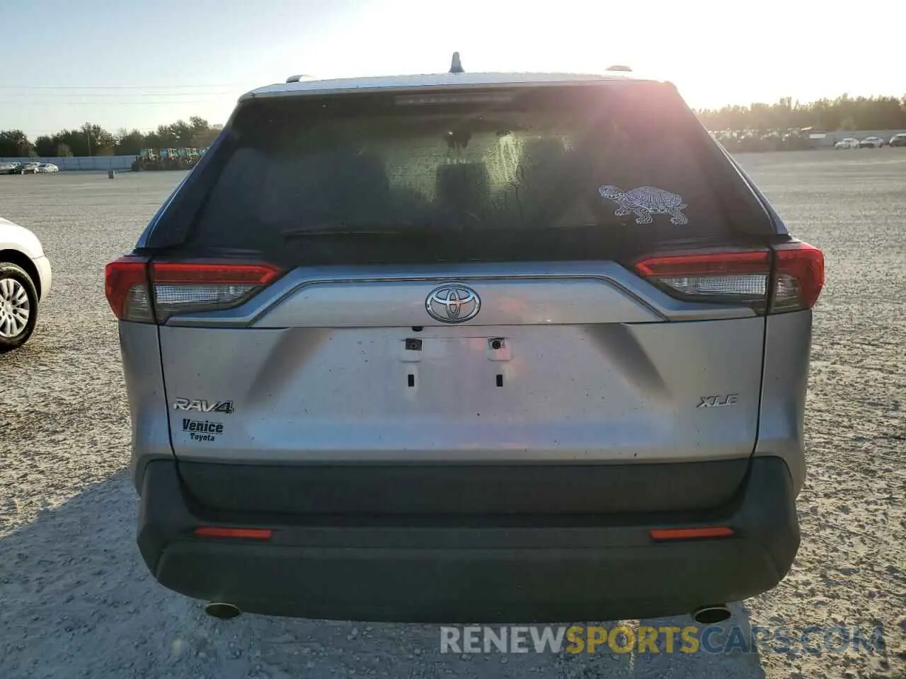6 Фотография поврежденного автомобиля JTMW1RFVXMD062972 TOYOTA RAV4 2021