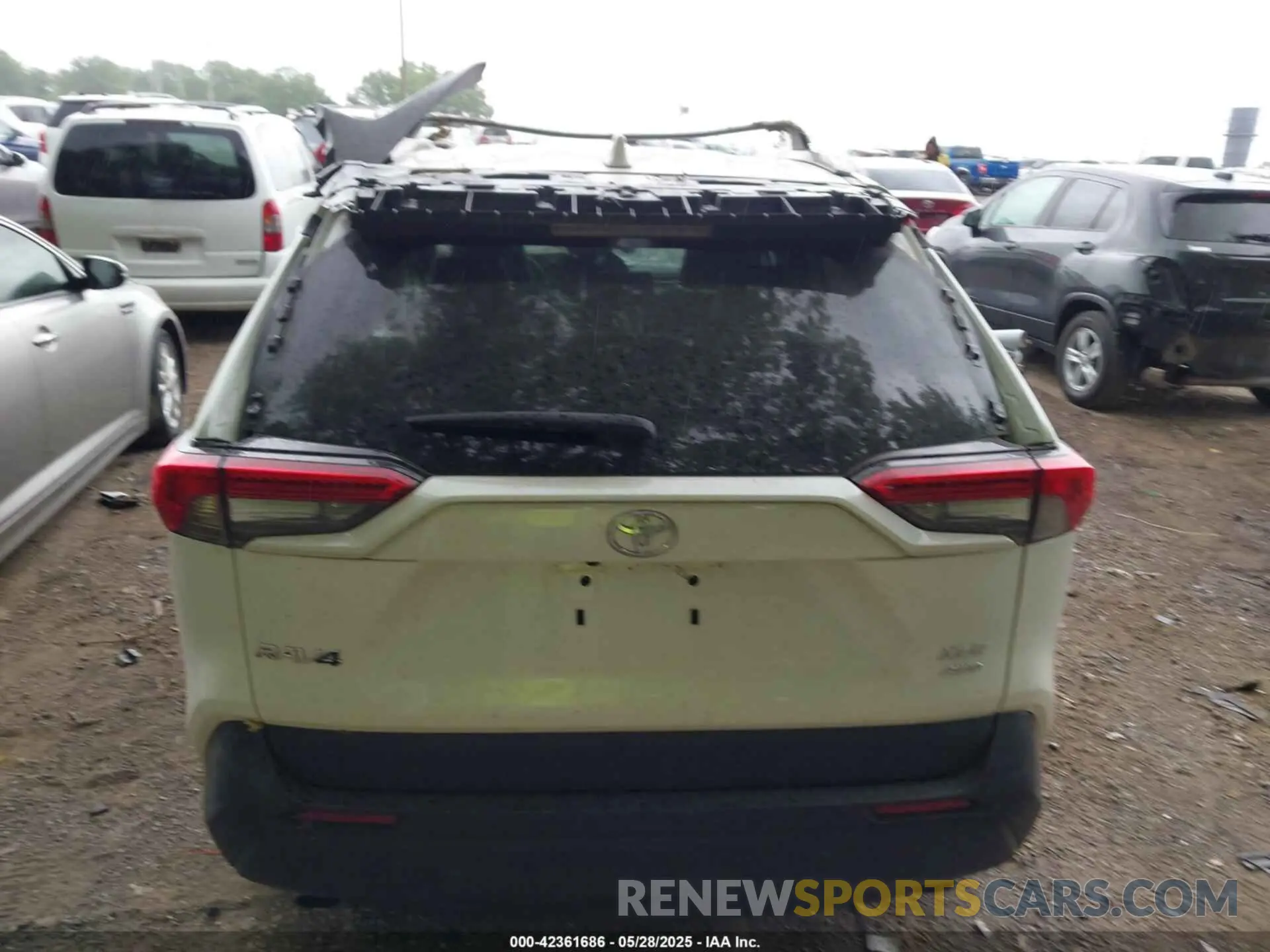16 Photograph of a damaged car 2T3A1RFV1NW312419 TOYOTA RAV4 2022