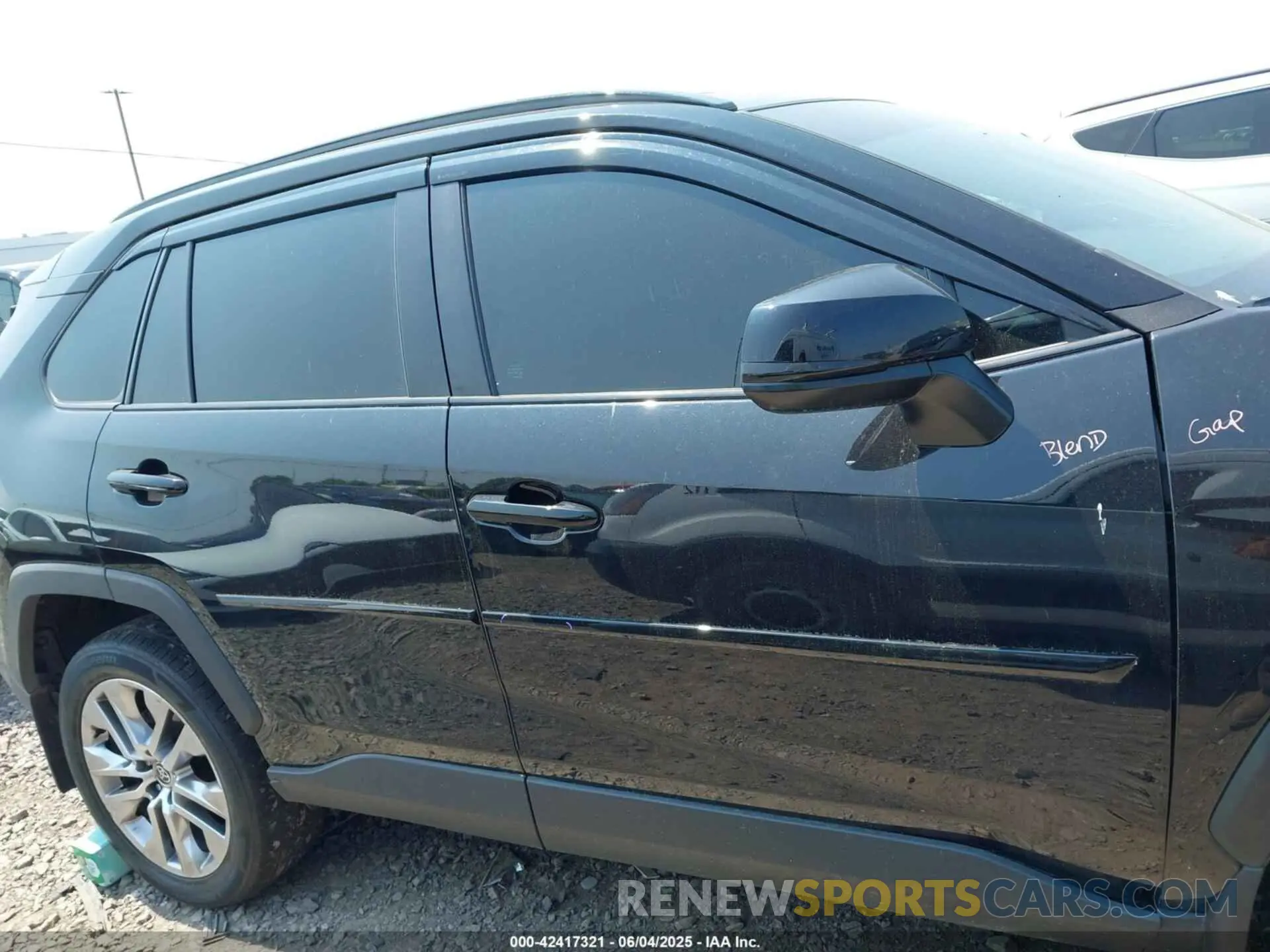 13 Photograph of a damaged car 2T3A1RFV2NC283403 TOYOTA RAV4 2022